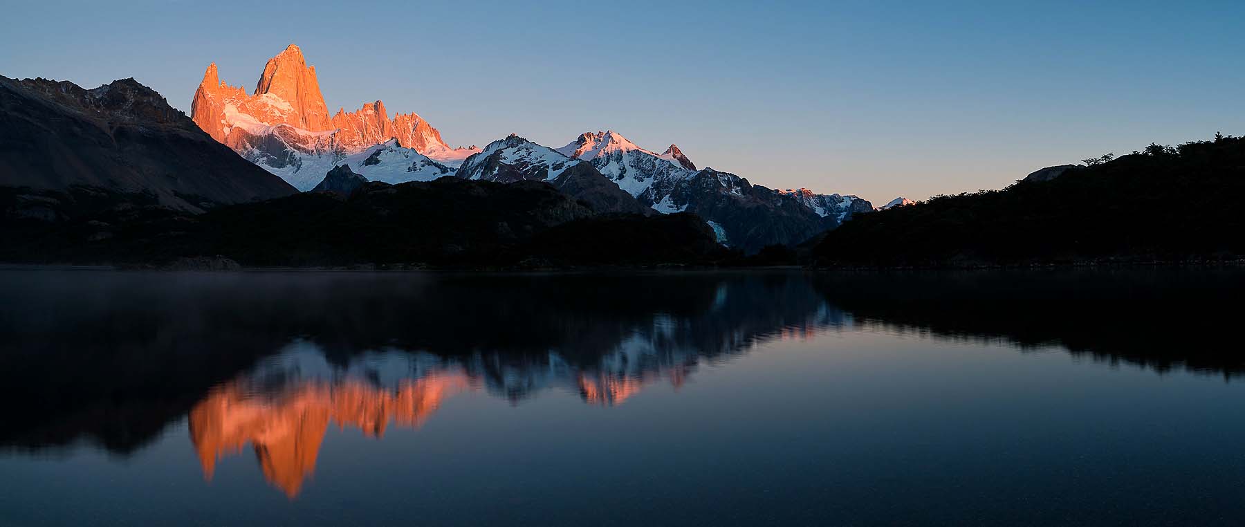 Lake-Capri-Dawn-Panoramic-Fitz-Roy-Mountain-El-Chalten-Los-Glaciares-Patagonia-Argentina