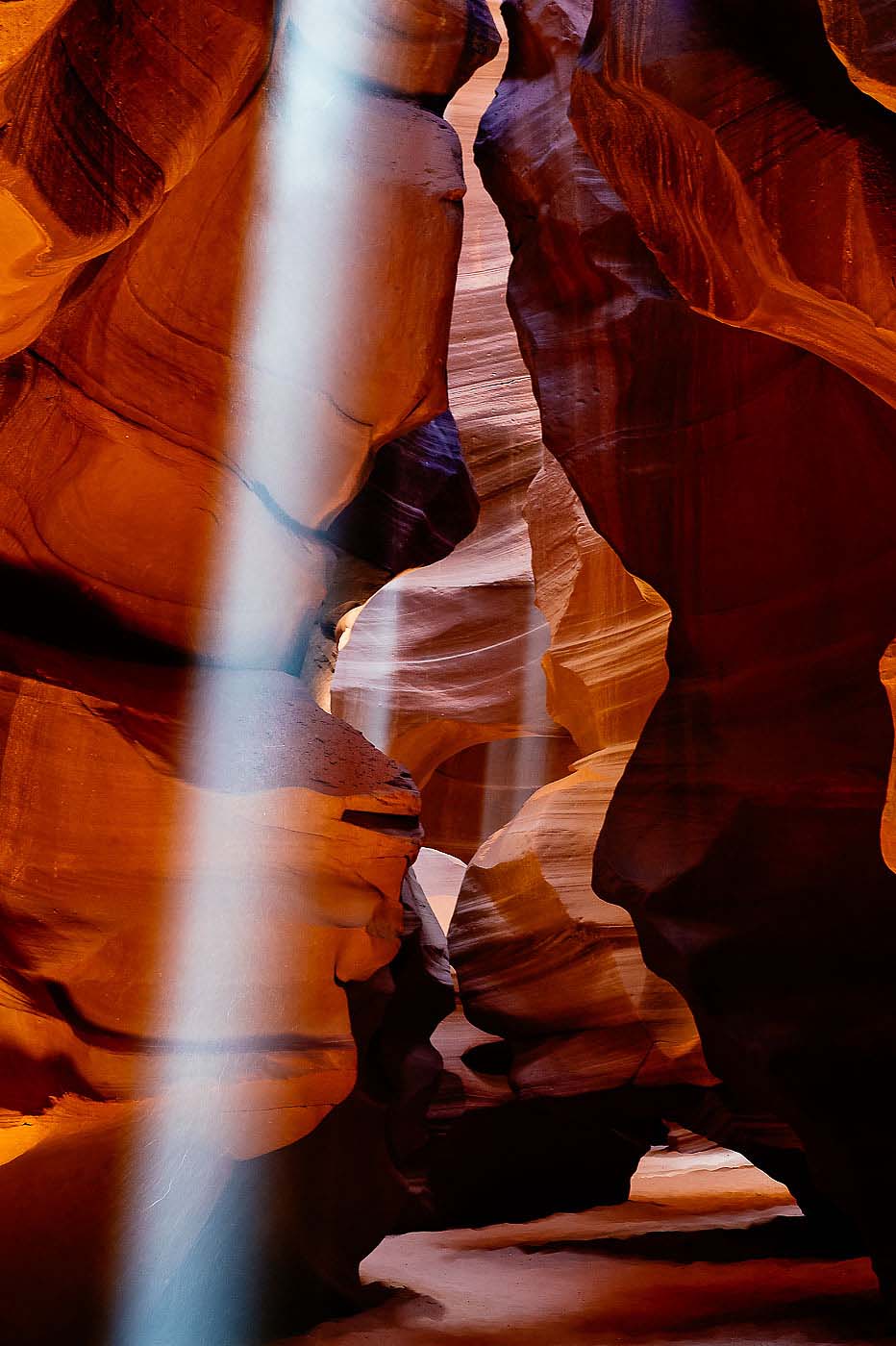 Light-Ray-Antelope-Canyon-Page-Arizona-USA-Landscape