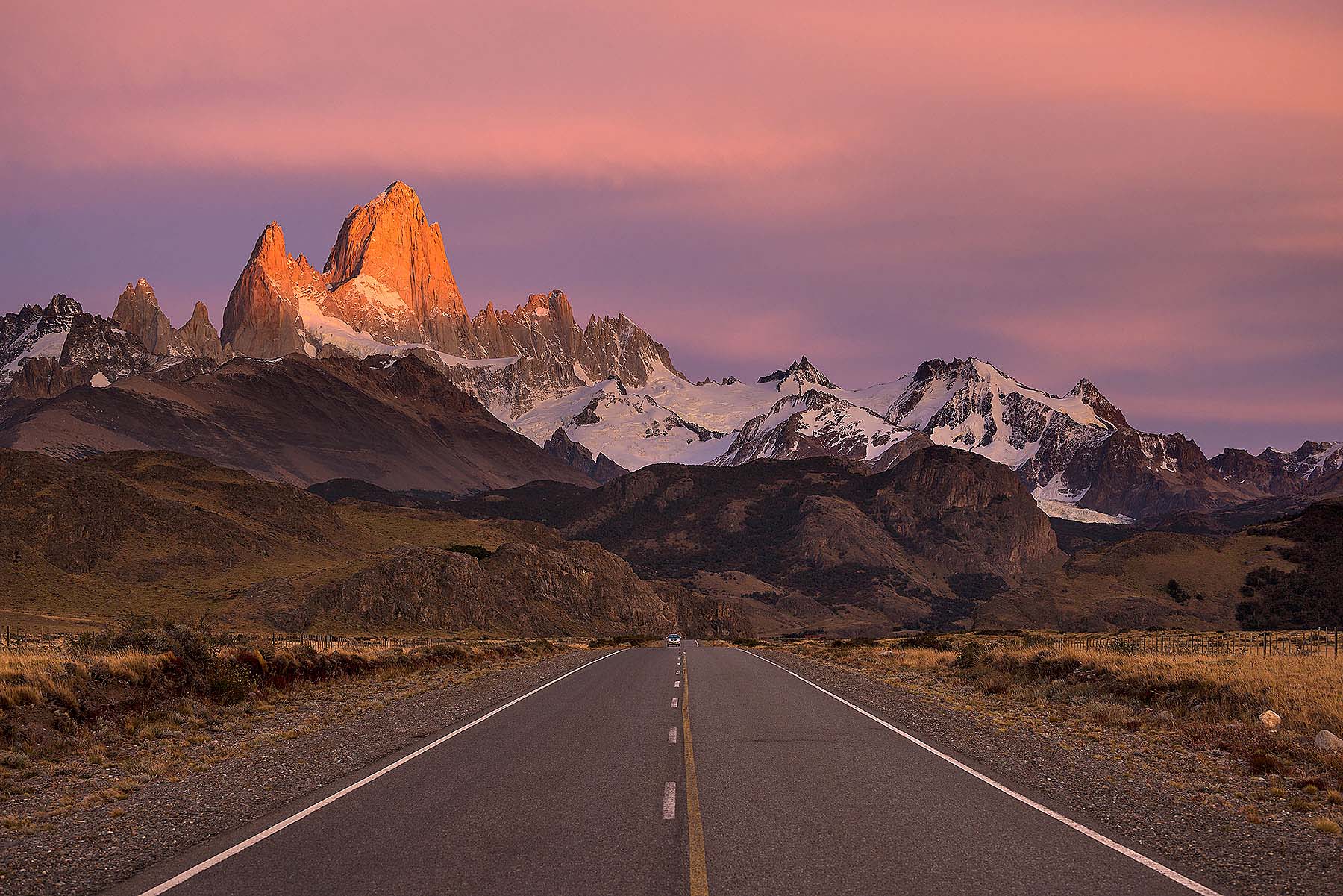 Road-Fitz-Roy-Mountain-El-Chalten-Los-Glaciares-Patagonia-Argentina