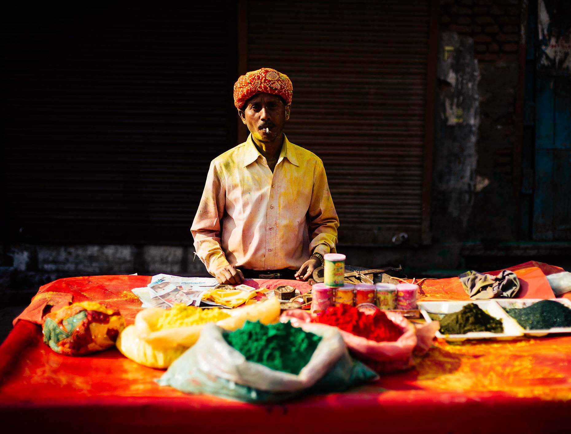 Stall-Powder-Mathura-Holi-Festival-Colour-India-013