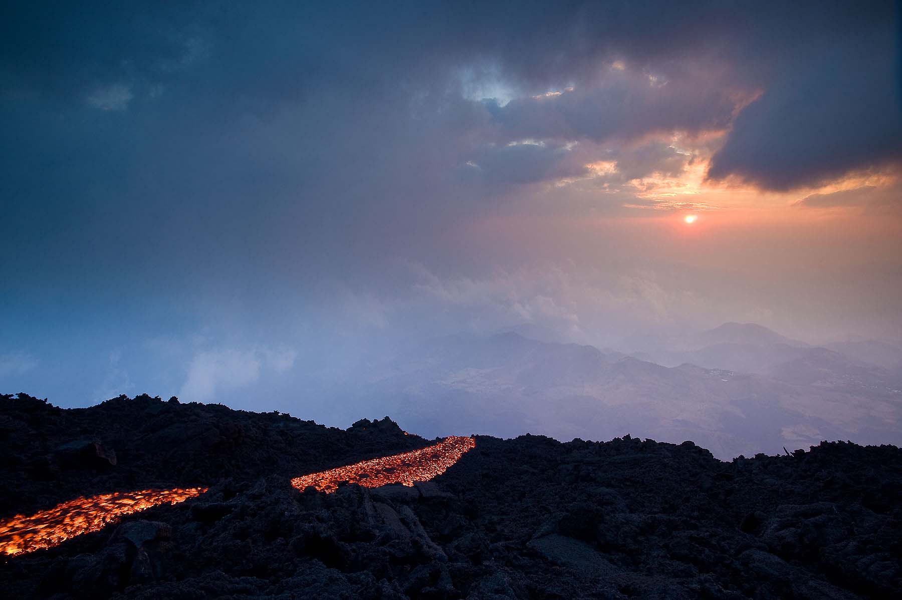 Volcano-Pacaya-Lava-Flow-Sunset-Gautemala