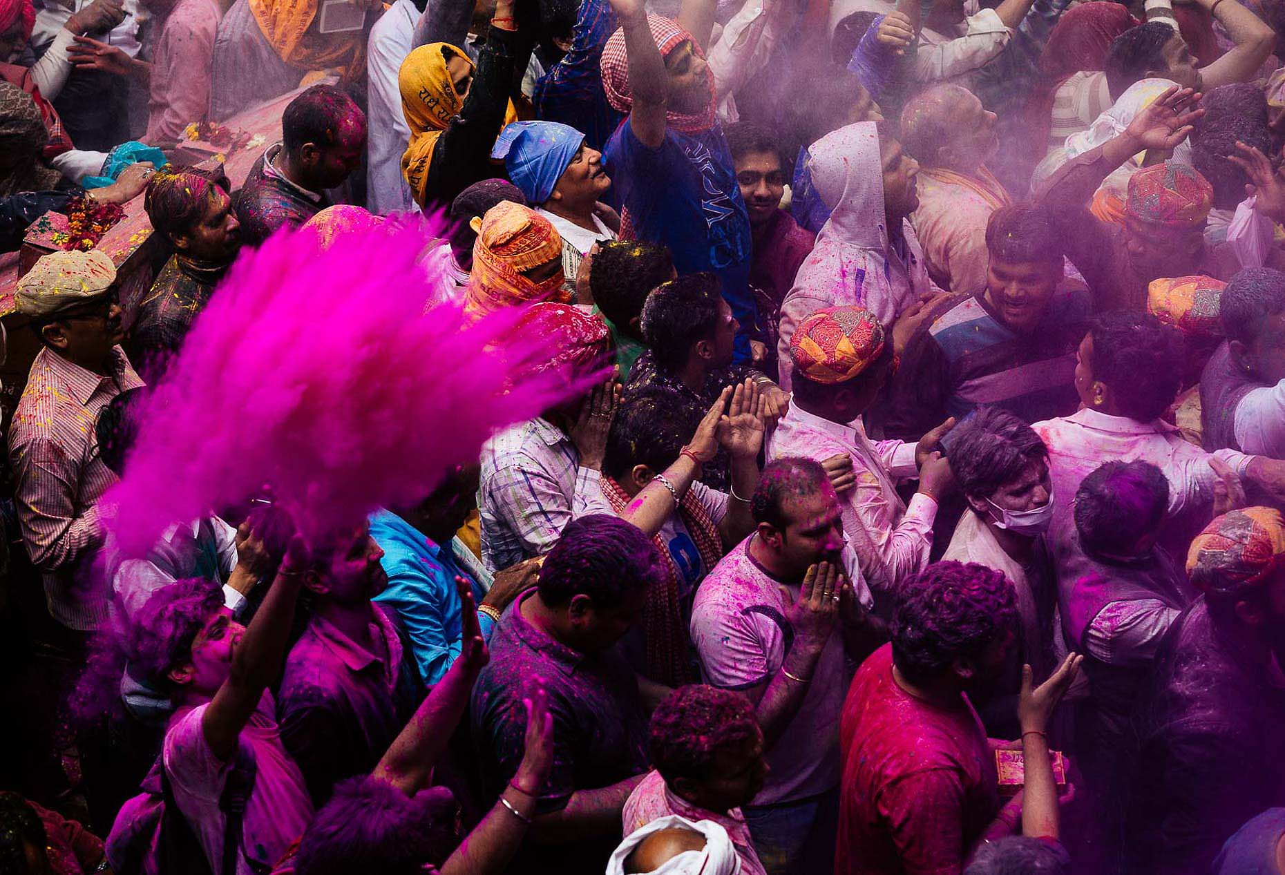 Vrindavan-Bihari-Temple-Holi-Festival-Colour-India-022