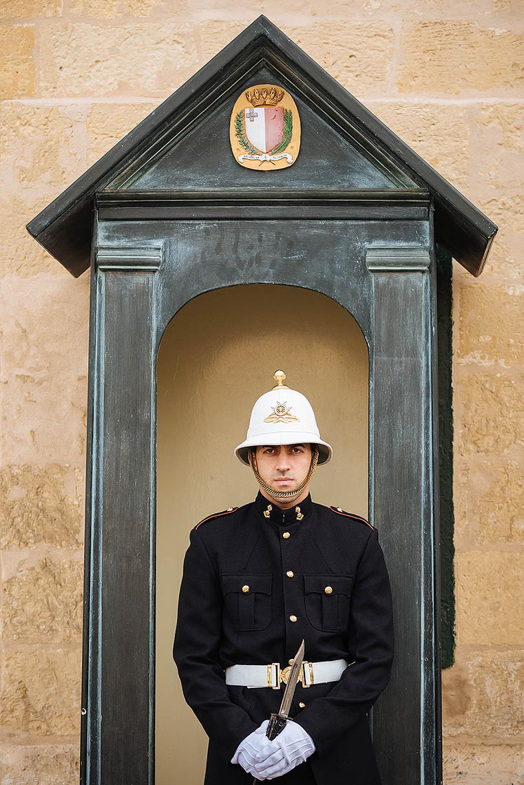 armed-forces-guard-soldier-valletta-malta