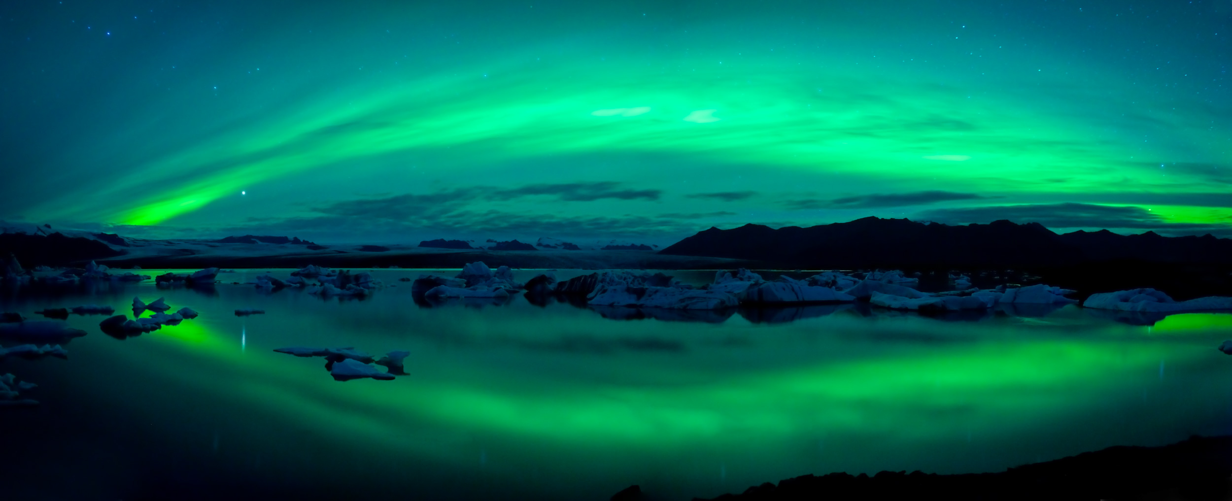 aurora-borealis-colour-night-northern-lights-panoramic-iceland