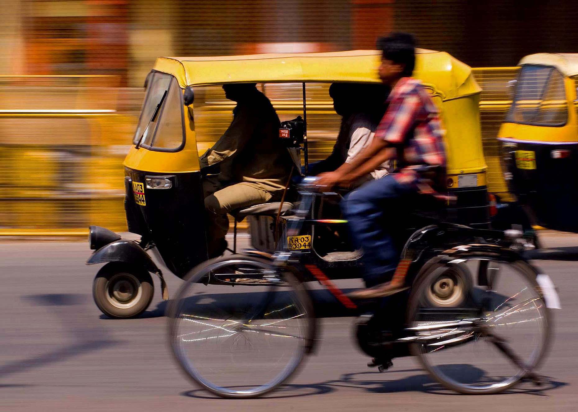 autorickshaw-bicycle-bangalore-panning-india-11