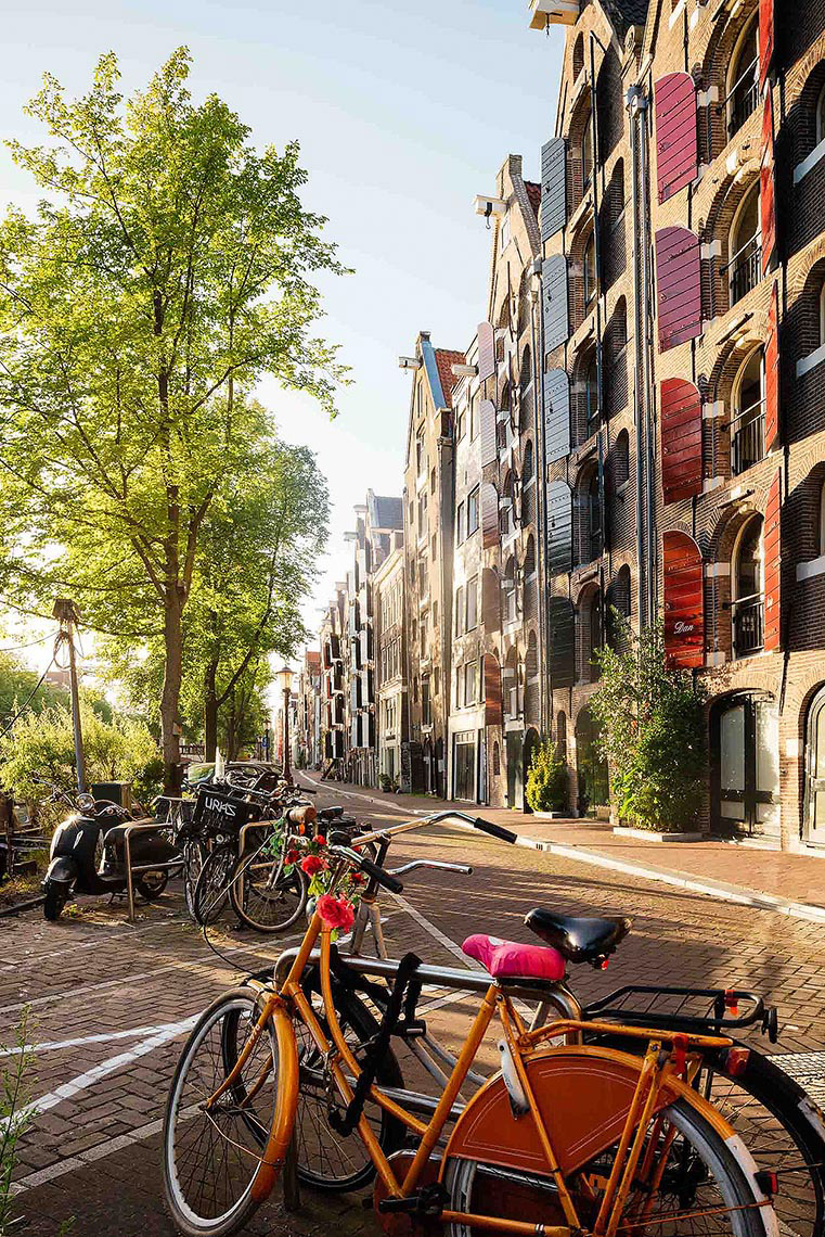 bicycle-street-jordaan-amsterdam-netherlands-holland