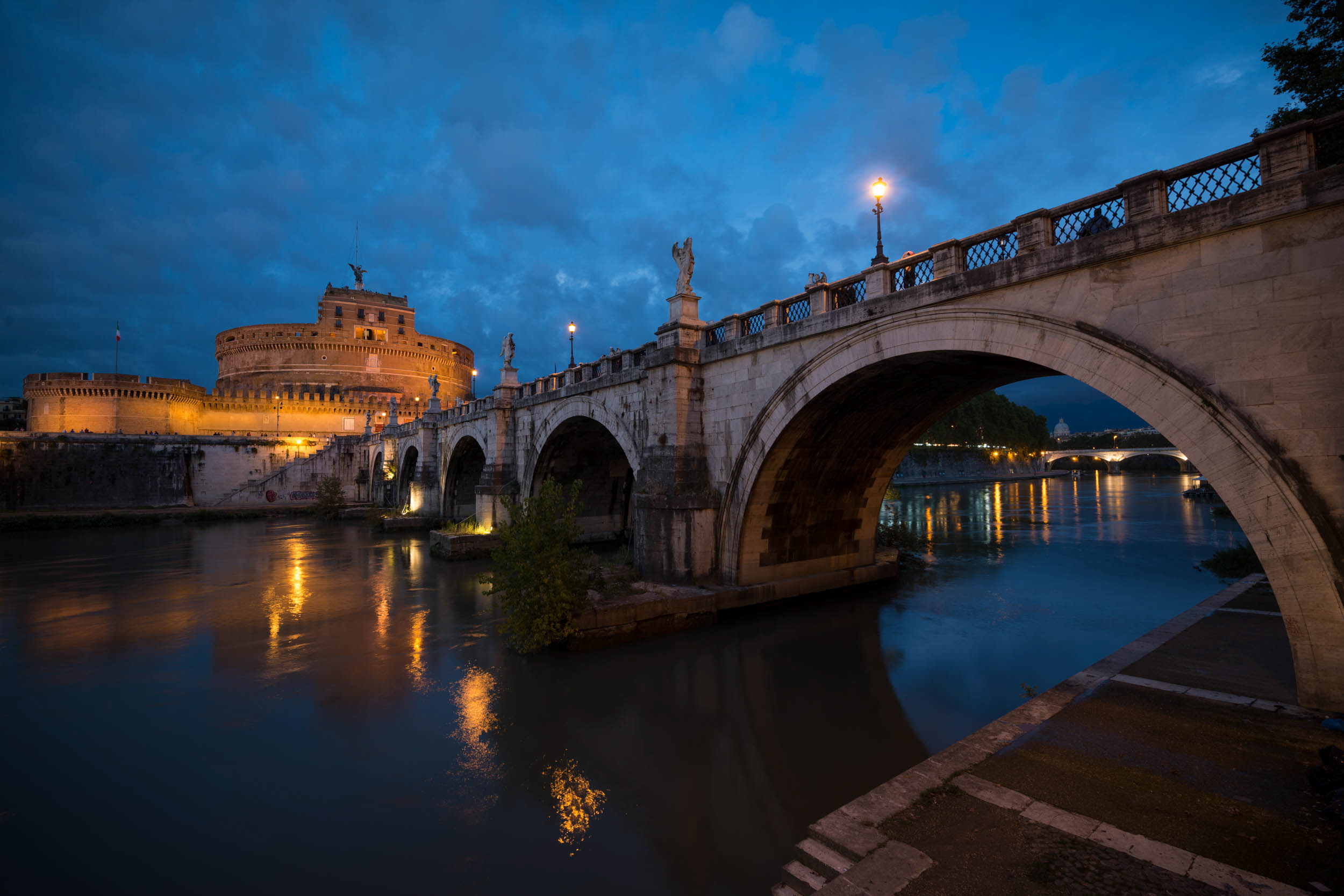 bridge-angelo-rome-dusk-twilight-italy
