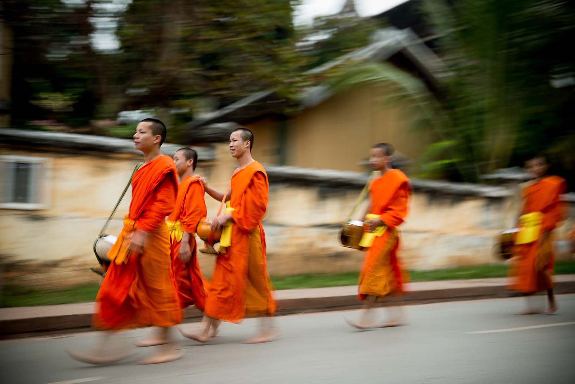 buddhist-monks-morning-alms-collecting-luang-prabang-laos-36