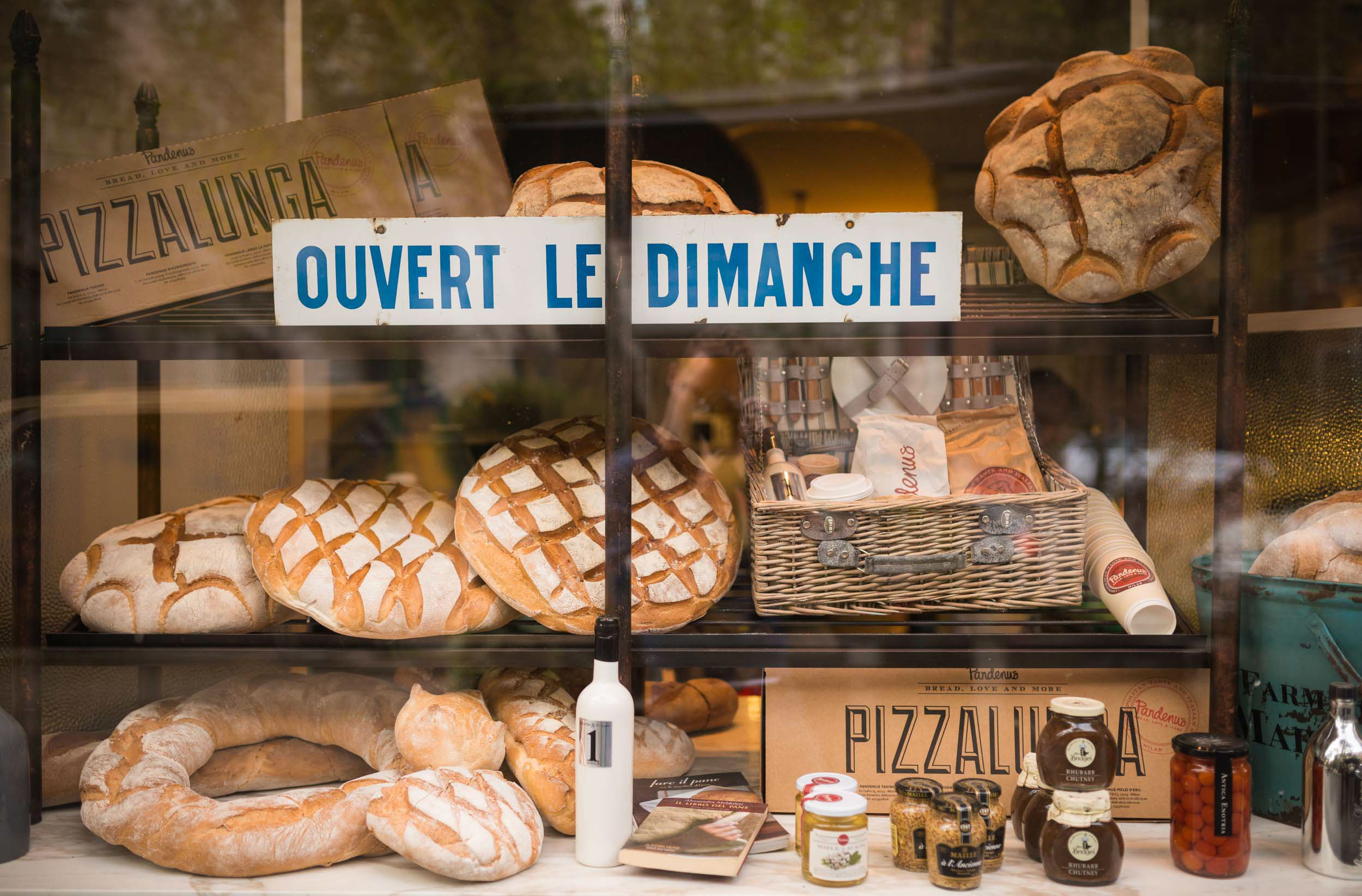 cafe-window-display-bread-bakery-milan-italy