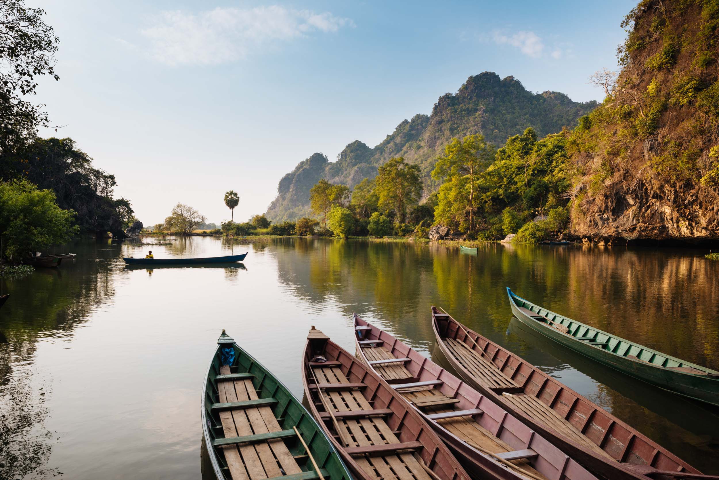 cave-lake-boats-kayin-travel-photography-myanmar