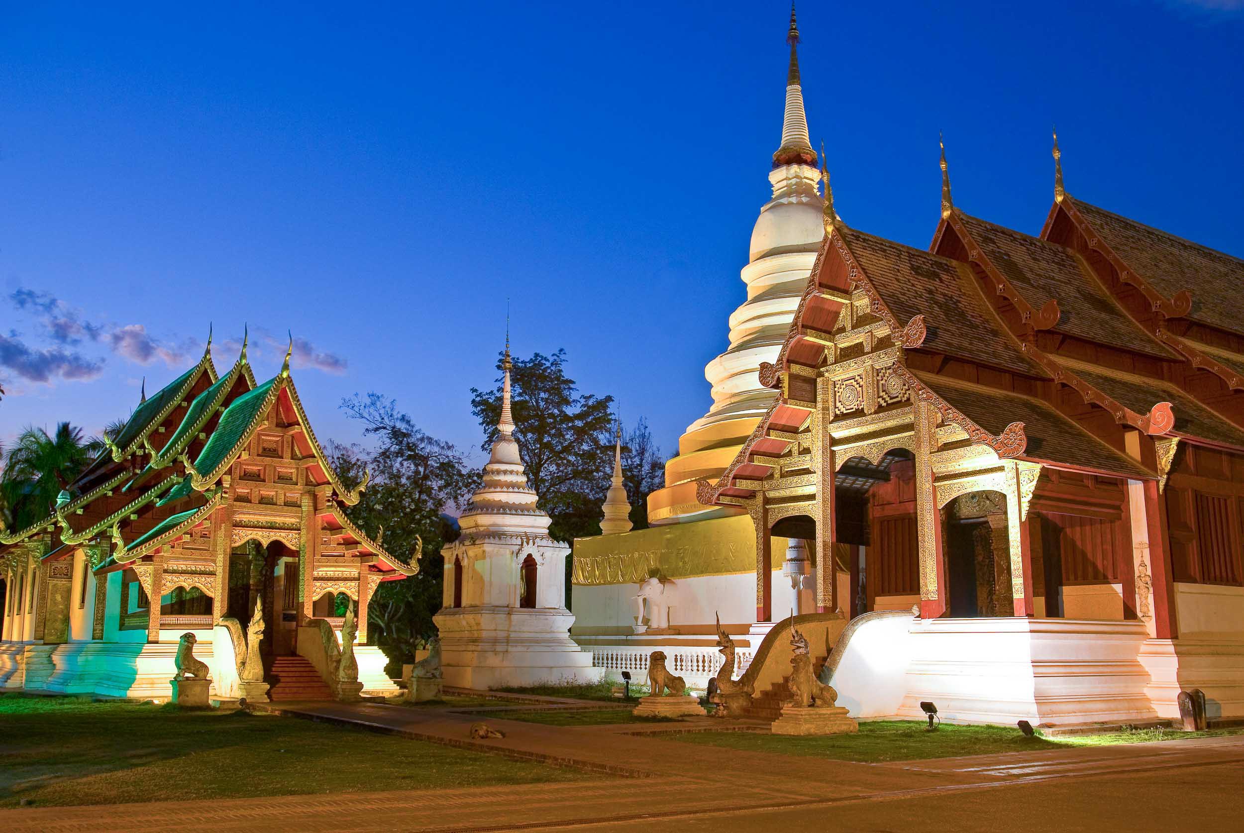 chiang-mai-temple-buddhist-night-nobody-travel-destination-thailand