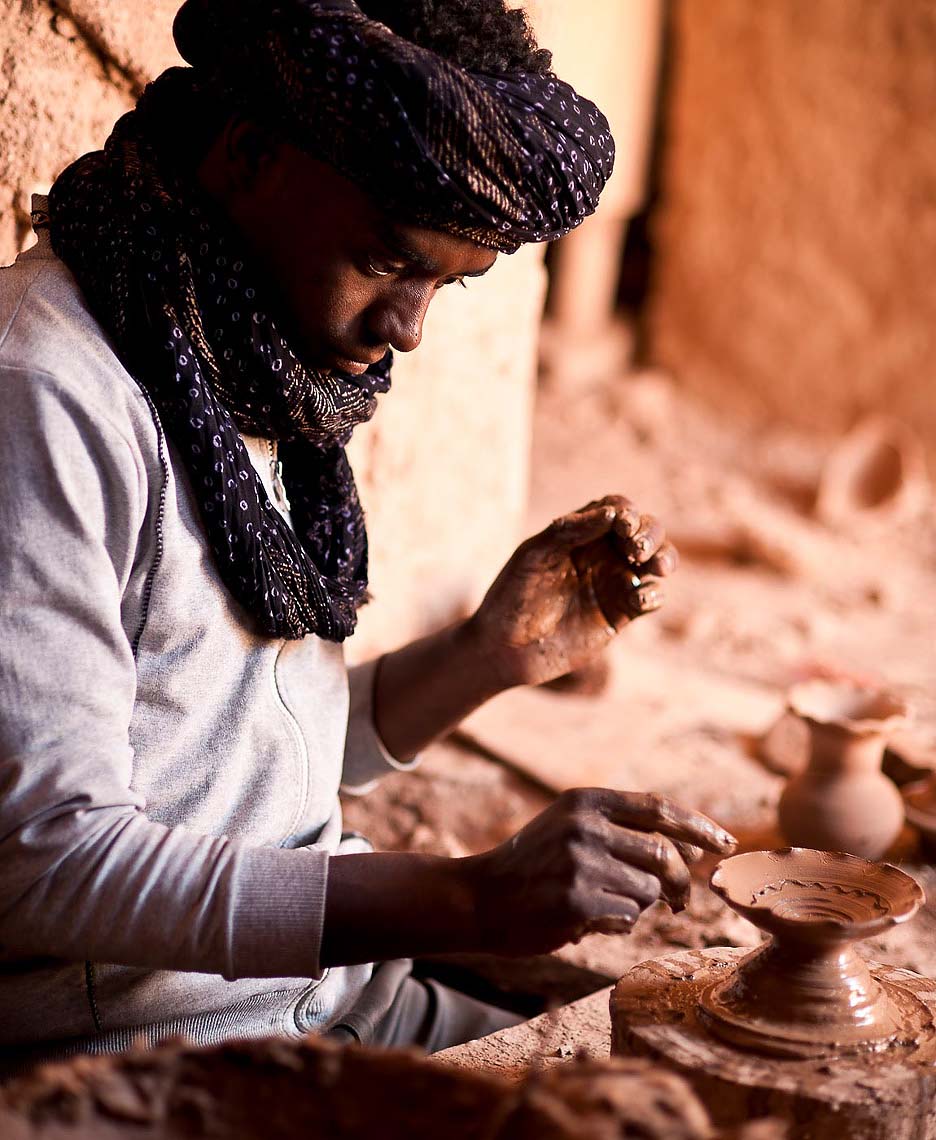 clay-pottery-working-tamegroute-morocco-africa-07