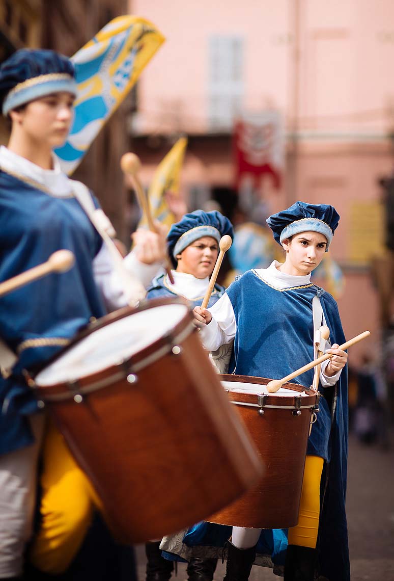 drums-playing-music-asti-palio-italy-14