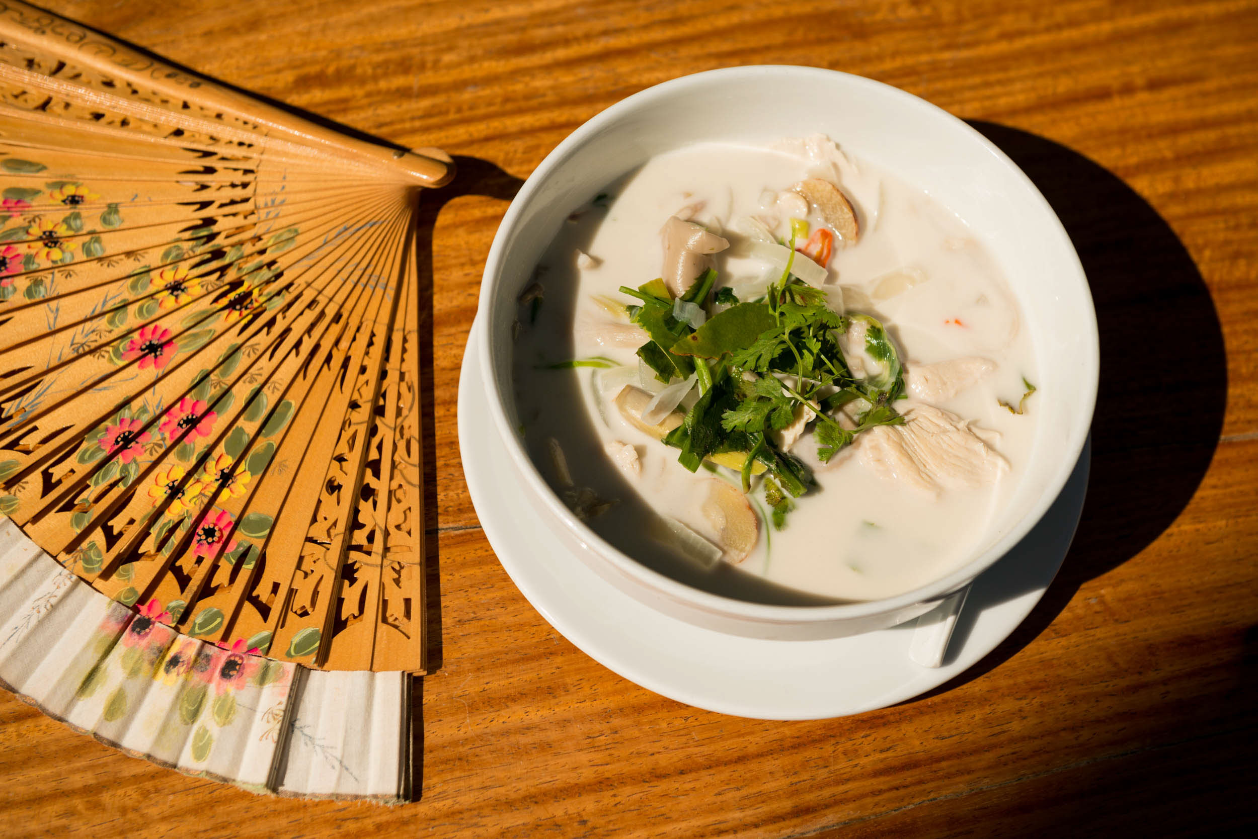 fan-plate-dish-bowl-soup-broth-cuisine-food-luang-prabang-laos-asia