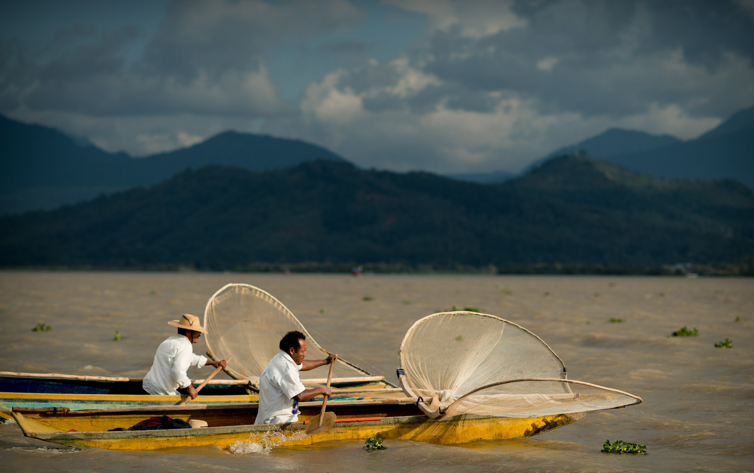 fishermen-lake-patzcuaro-isla-janitzio-michoacan-mexico-travel-photographer