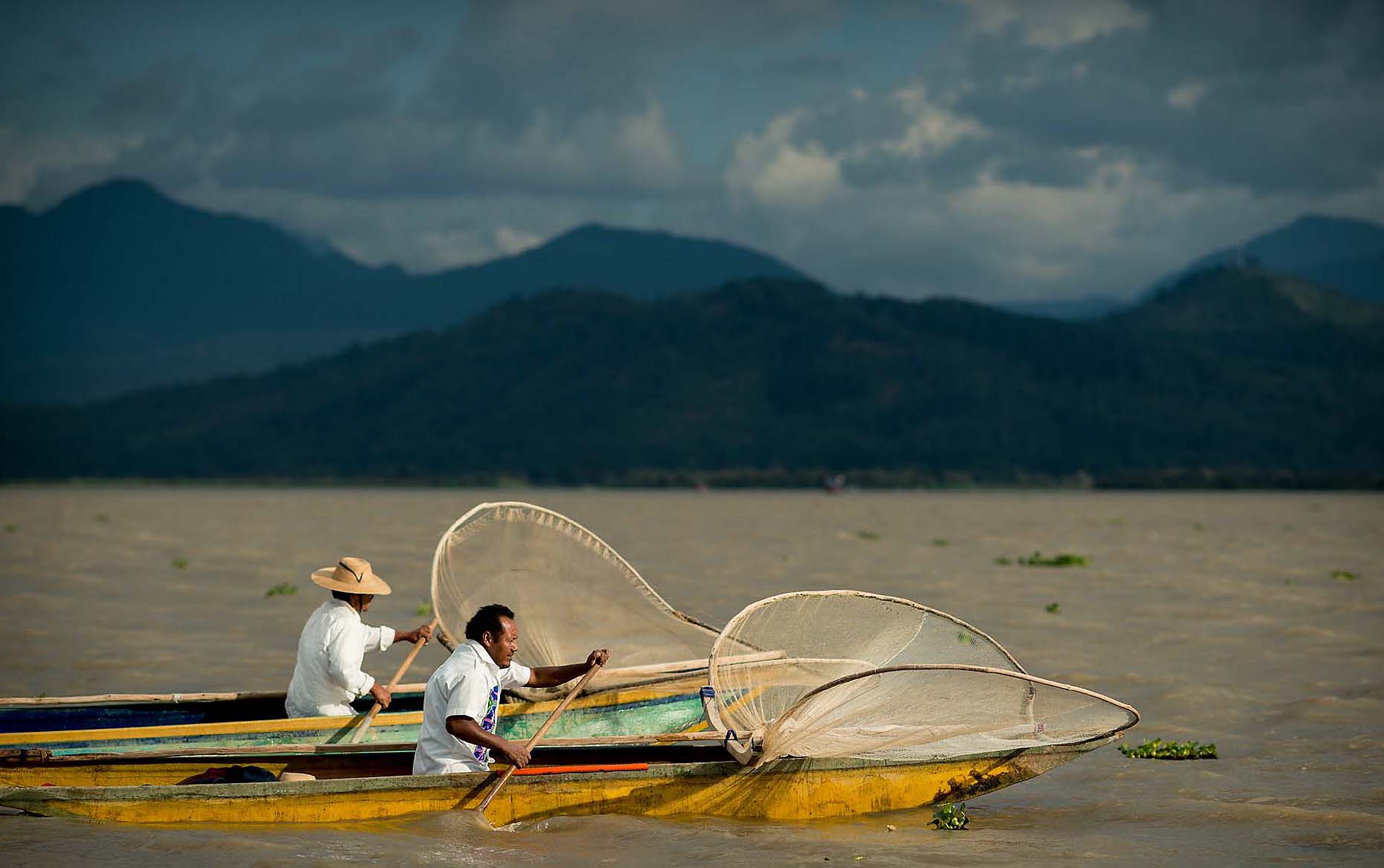 fishermen-lake-patzcuaro-isla-juanito-michoacan-mexico-30