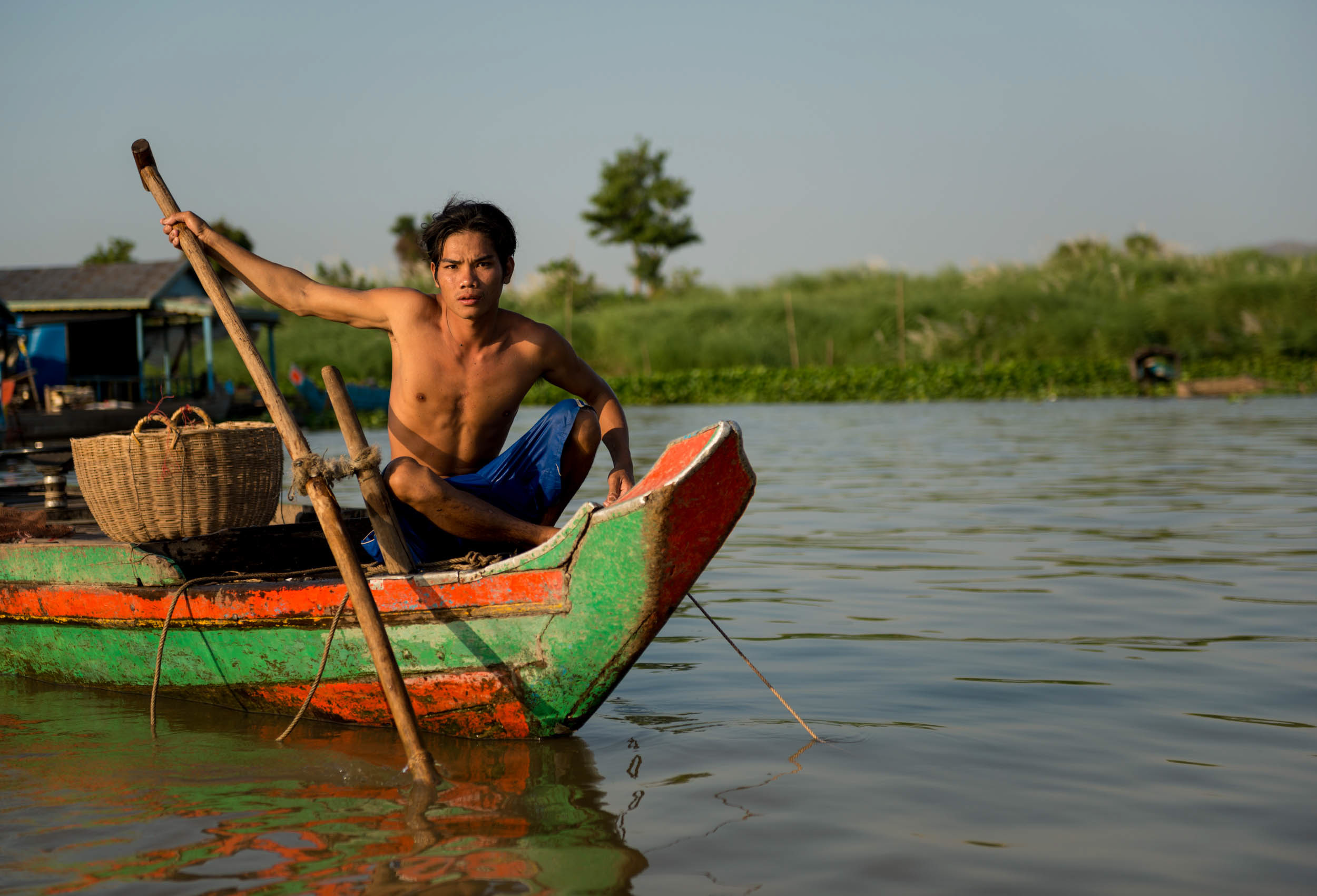 floating-village-phoum-kandal-kompong-chnang-cambodia-boat