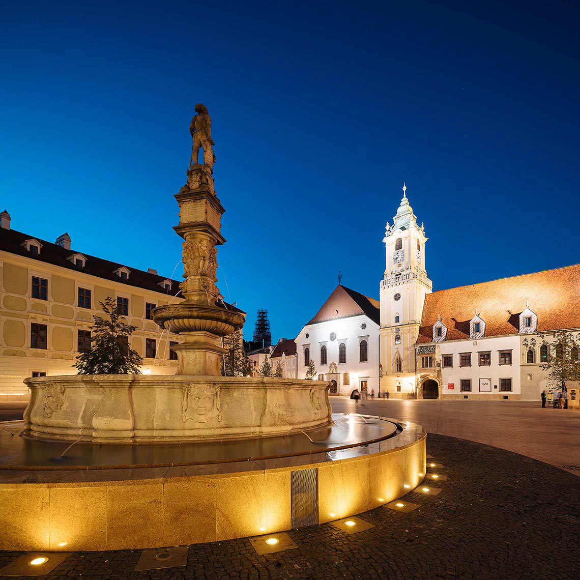 fountain-twilight-town-square-travel-photography-bratislava-slovakia