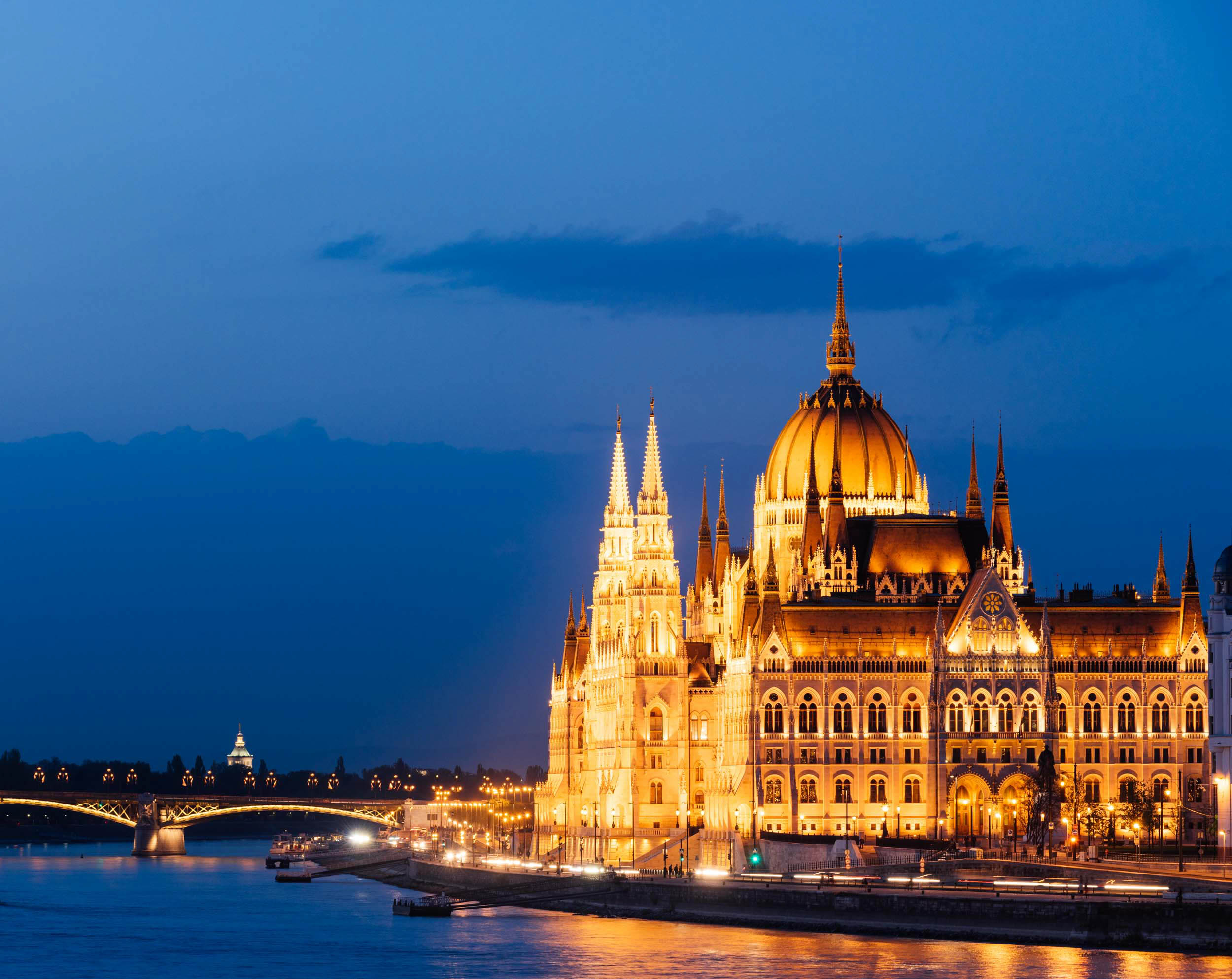 hungarian-parliament-building-night-architecture-budapest-hungary