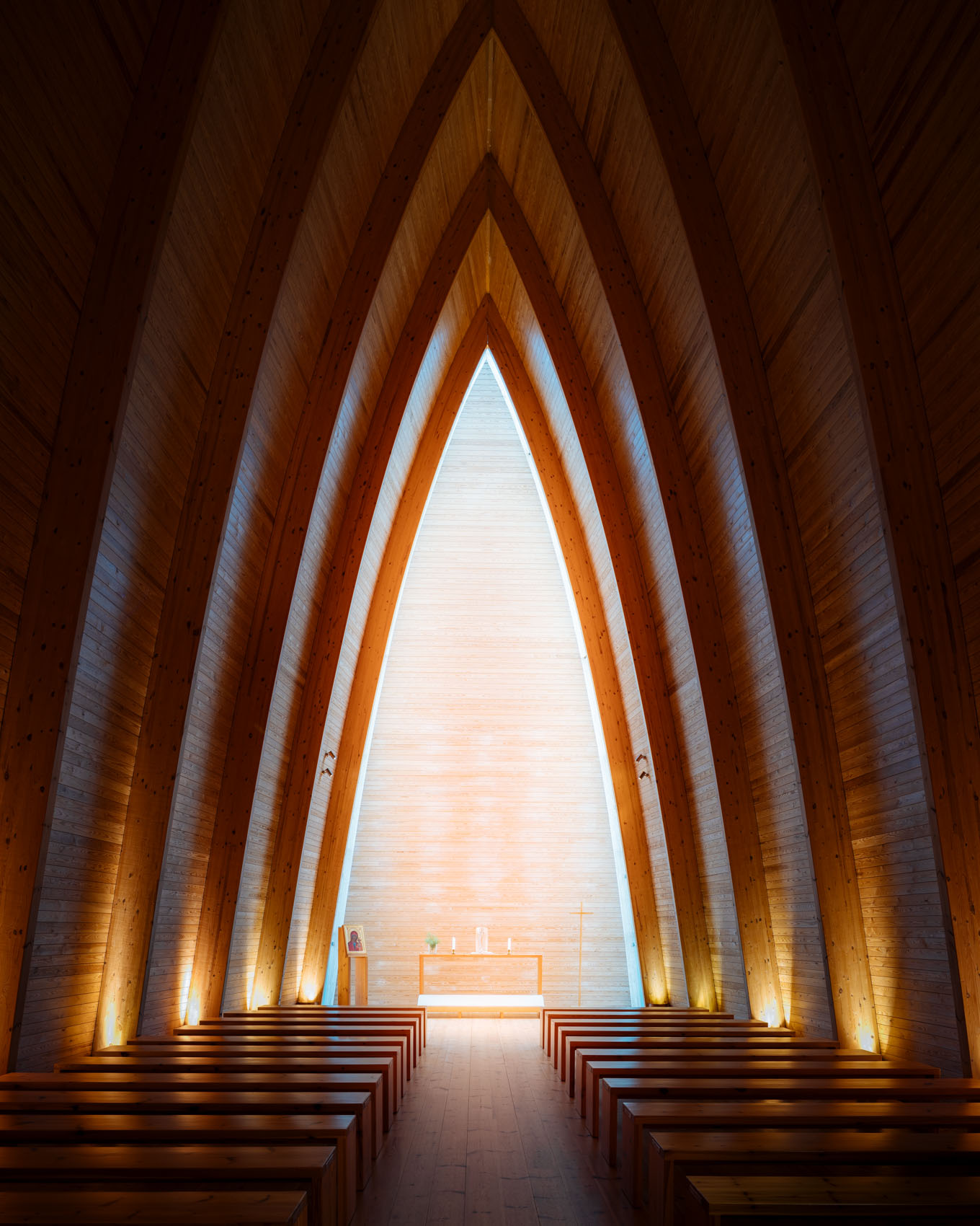 interior-modern-architecture-st-henrys-chapel-turku-finland-photography