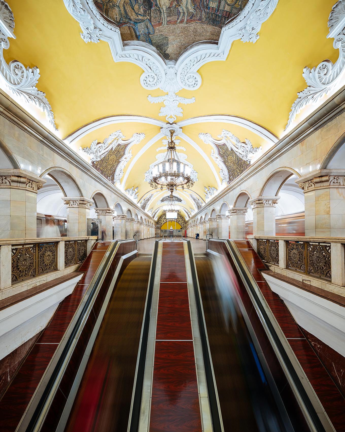 komsomoloskaya-escalator-interior-architecture-metro-station-moscow-russia
