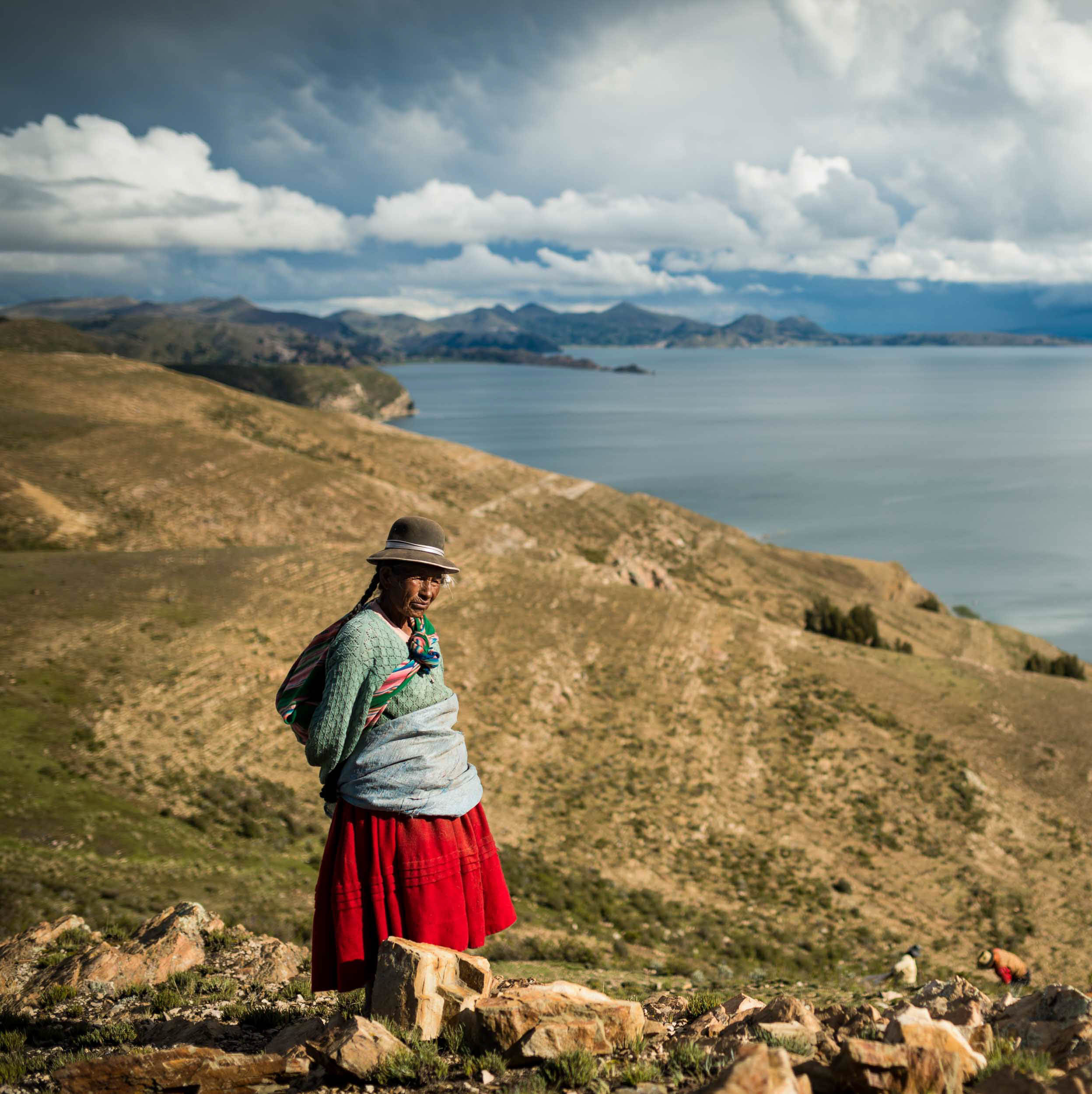 local-farmer-tradition-hat-rural-isla-sol-lake-titicaca-bolivia