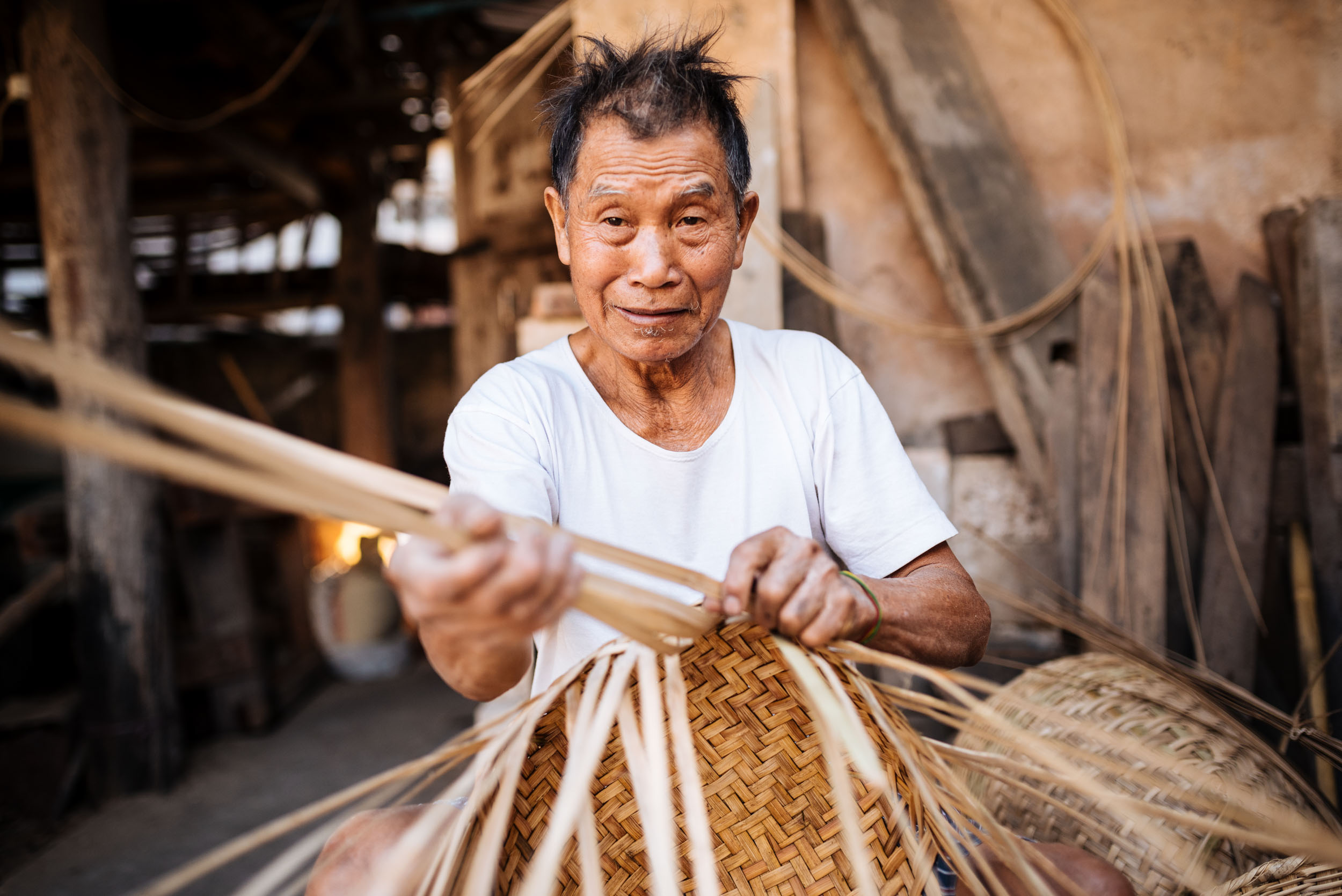 man-weaving-bamboo-basket-hsipaw-myanmar-asia