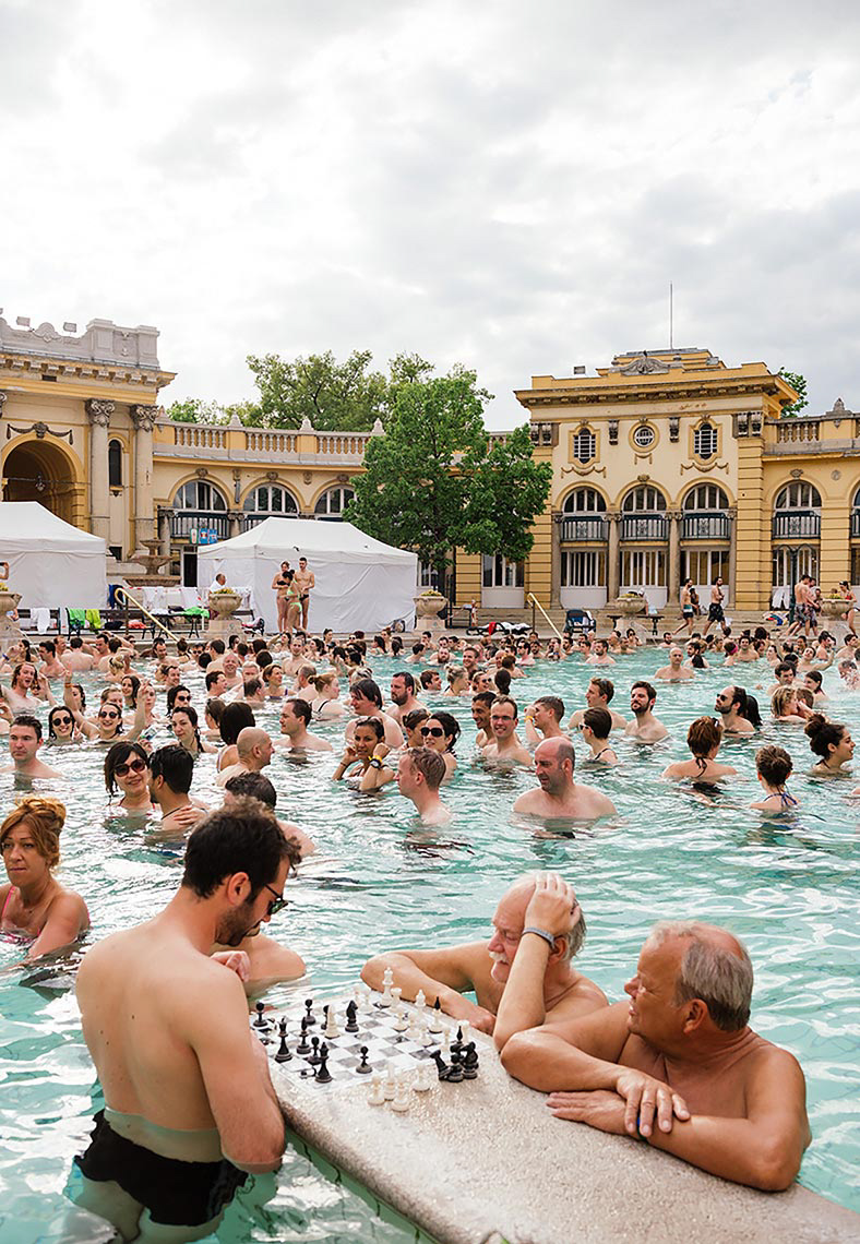 men-playing-chess-szechenyi-thermal-baths-budapest-hungary