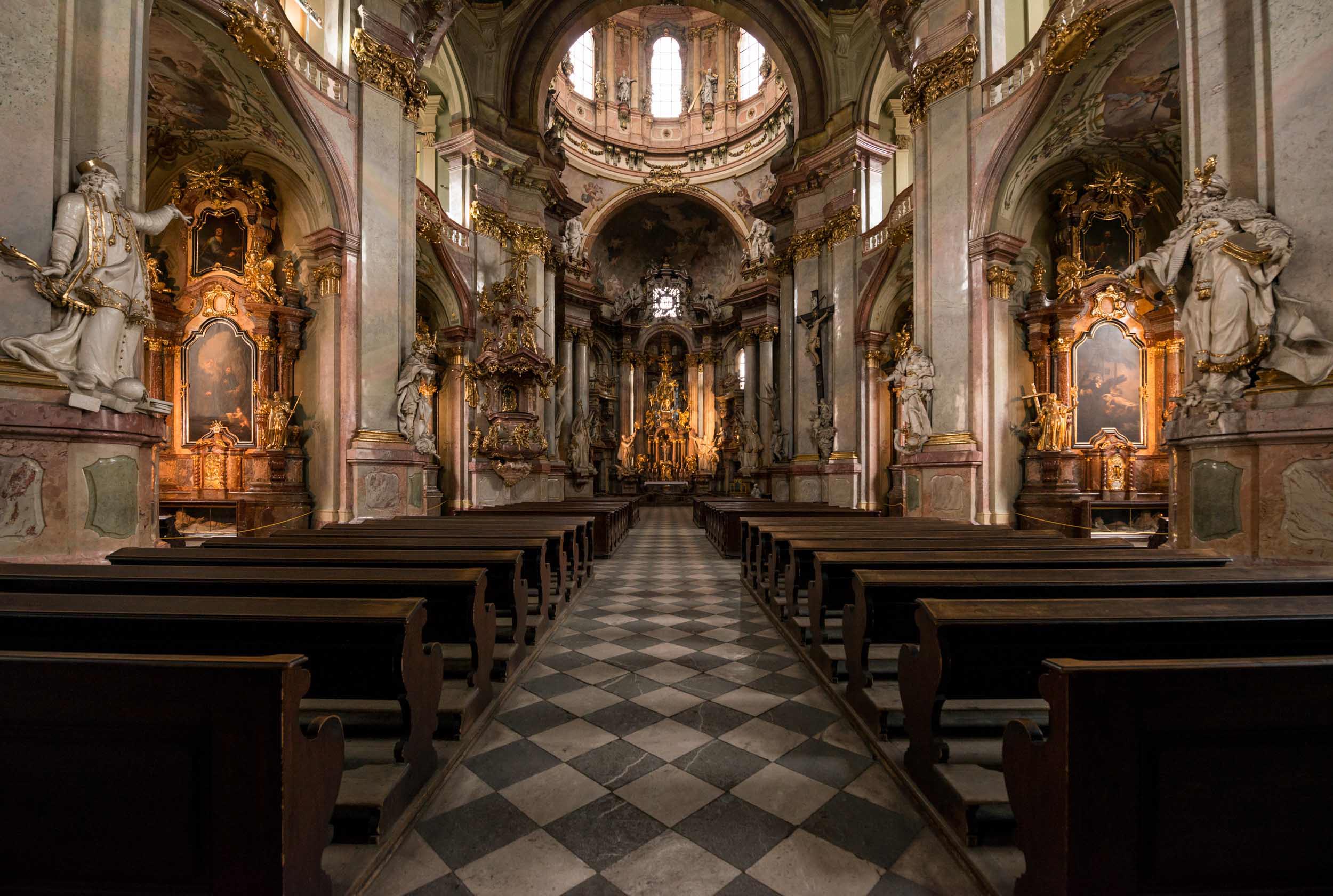 nicholas-church-interior-prague-czech-republic-architecture