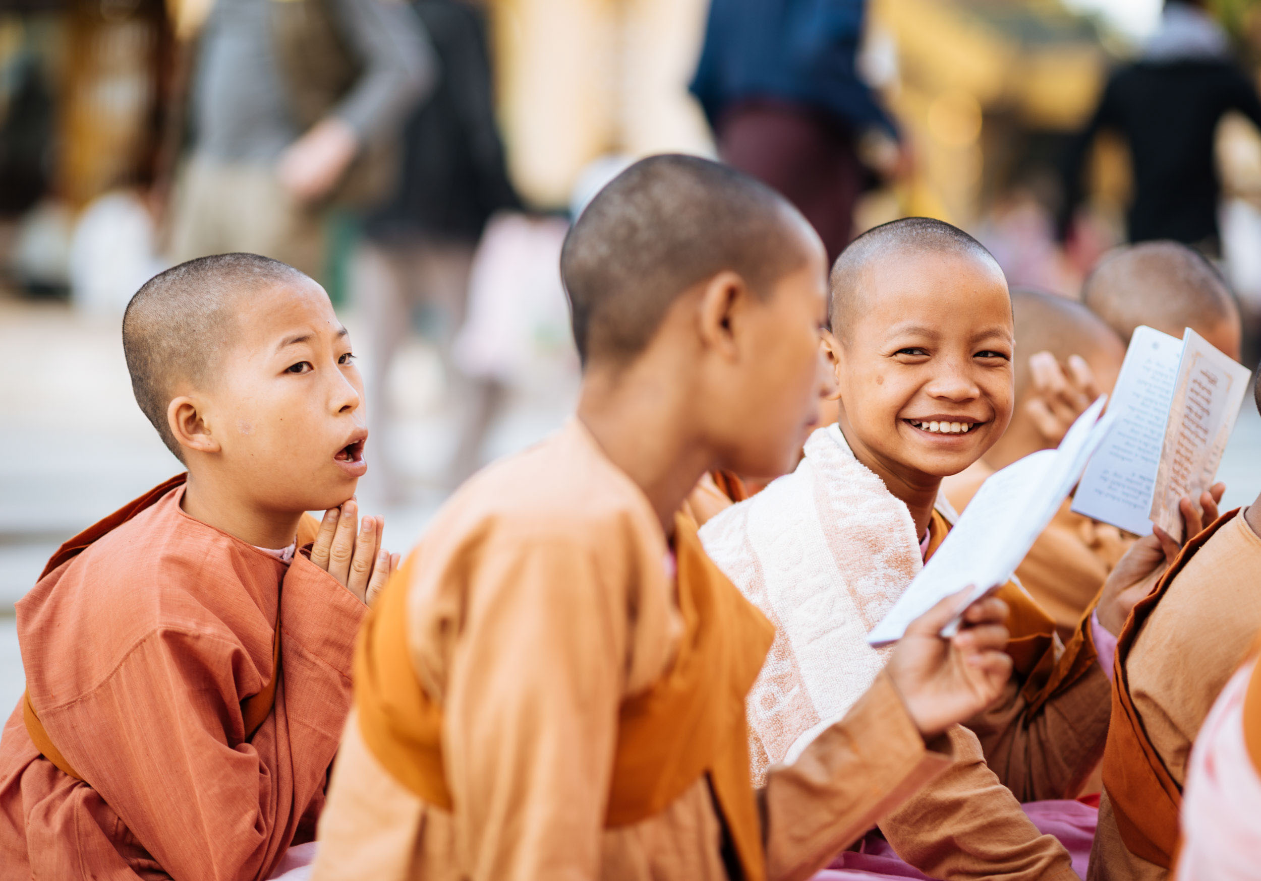 novice-nuns-shwedagon-pagoda-yangon-myanmar-burma