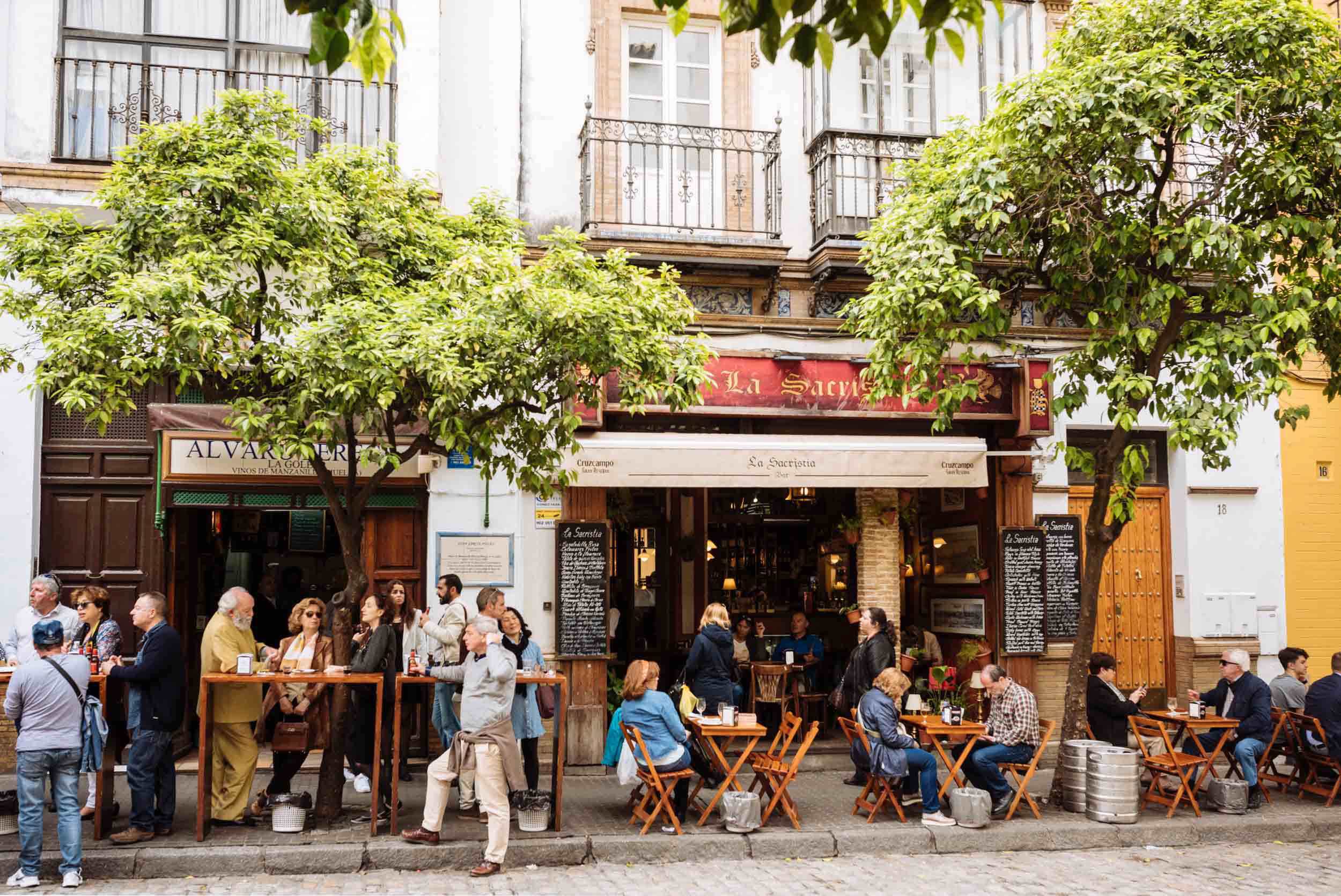 people-restaurant-outdoors-street-espana-sevilla-andalucia-spain