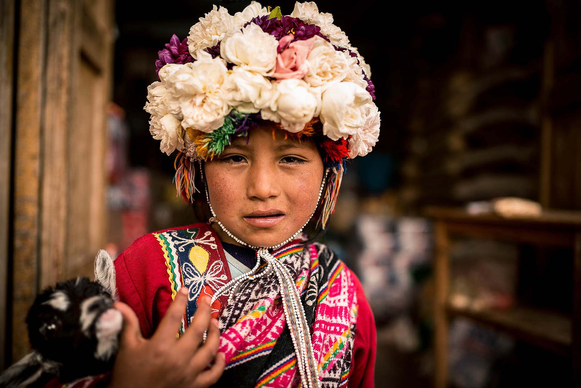 pisac-textiles-market-girl-portrait-sacred-valley-peru-19