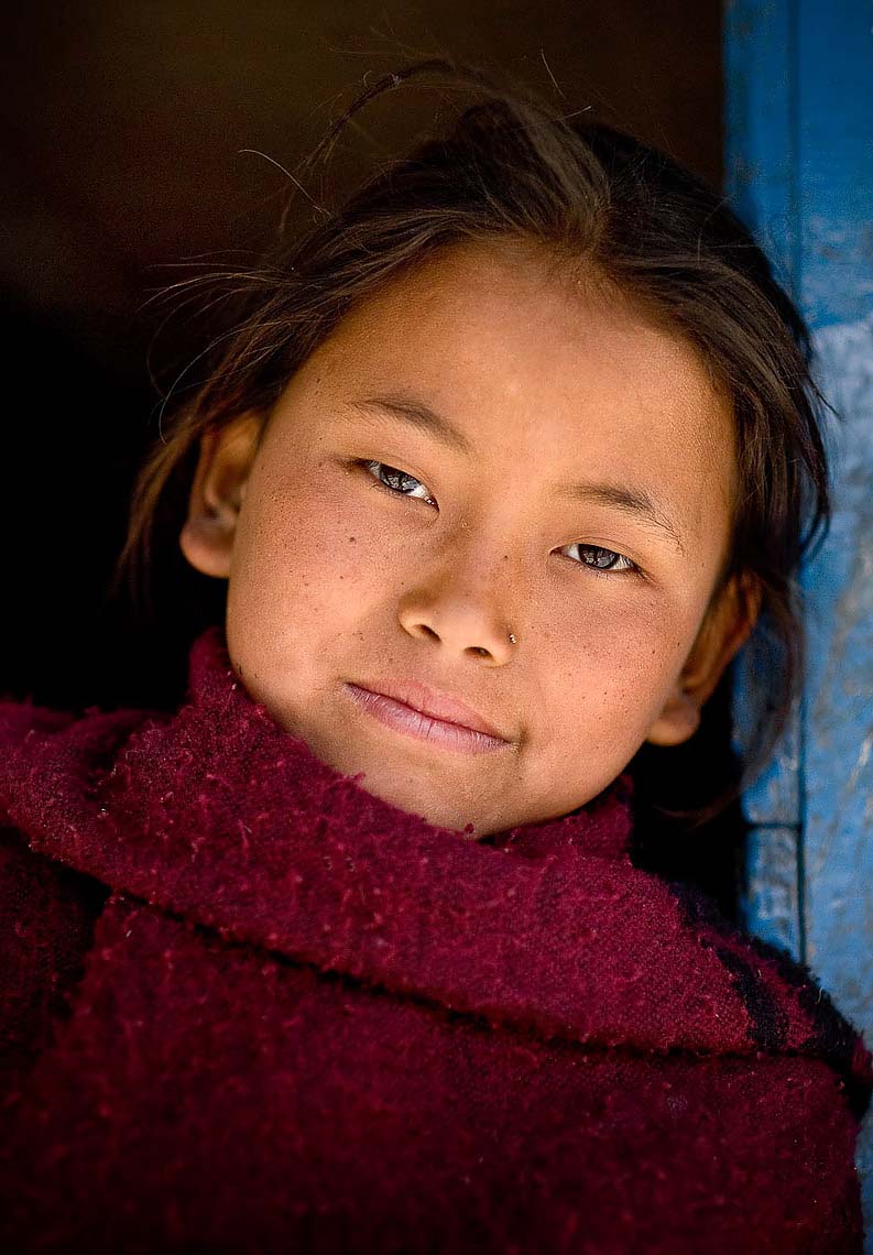portrait-girl-himalaya-annapurna-nepal-28