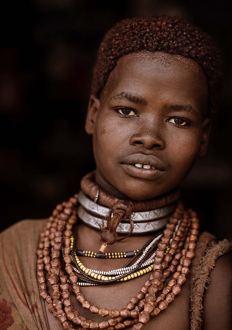 portrait-kaina-necklace-hamar-tribe-omo-valley-ethiopia-04