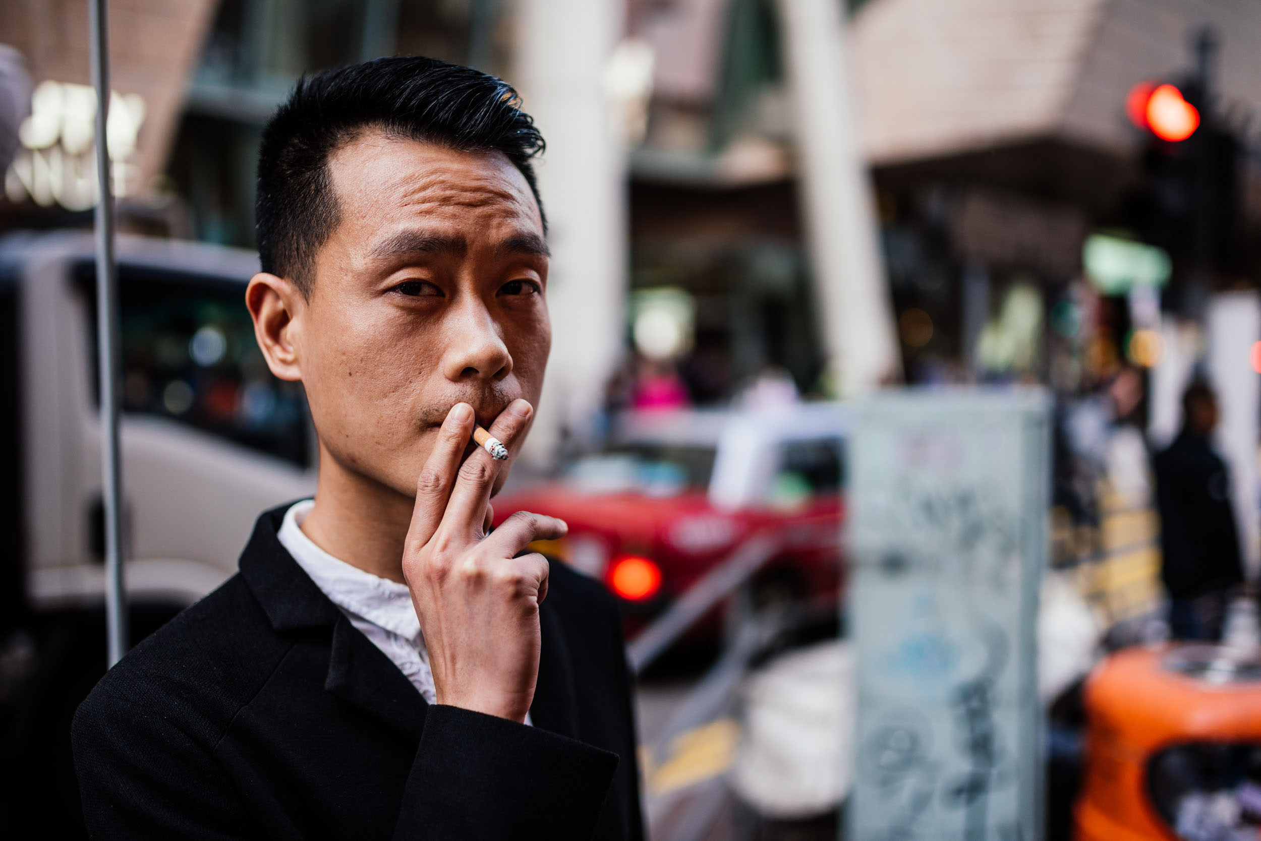portrait-man-smoking-mongkok-hong-kong-china