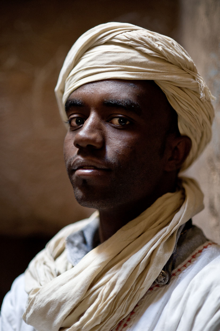 portrait-travel-photographer-man-turban-tamegroute-morocco-africa