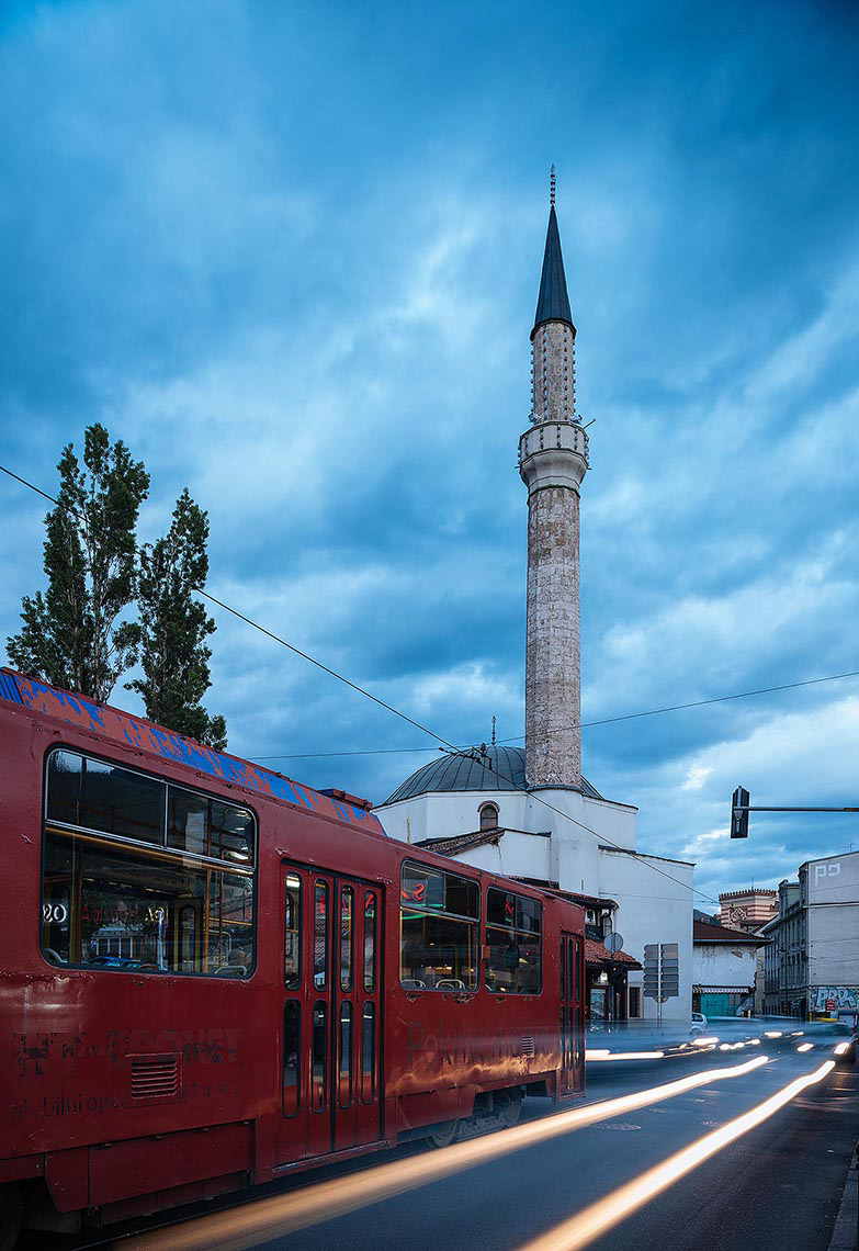sarajevo-city-travel-mosque-street-bosnia-hercegovina