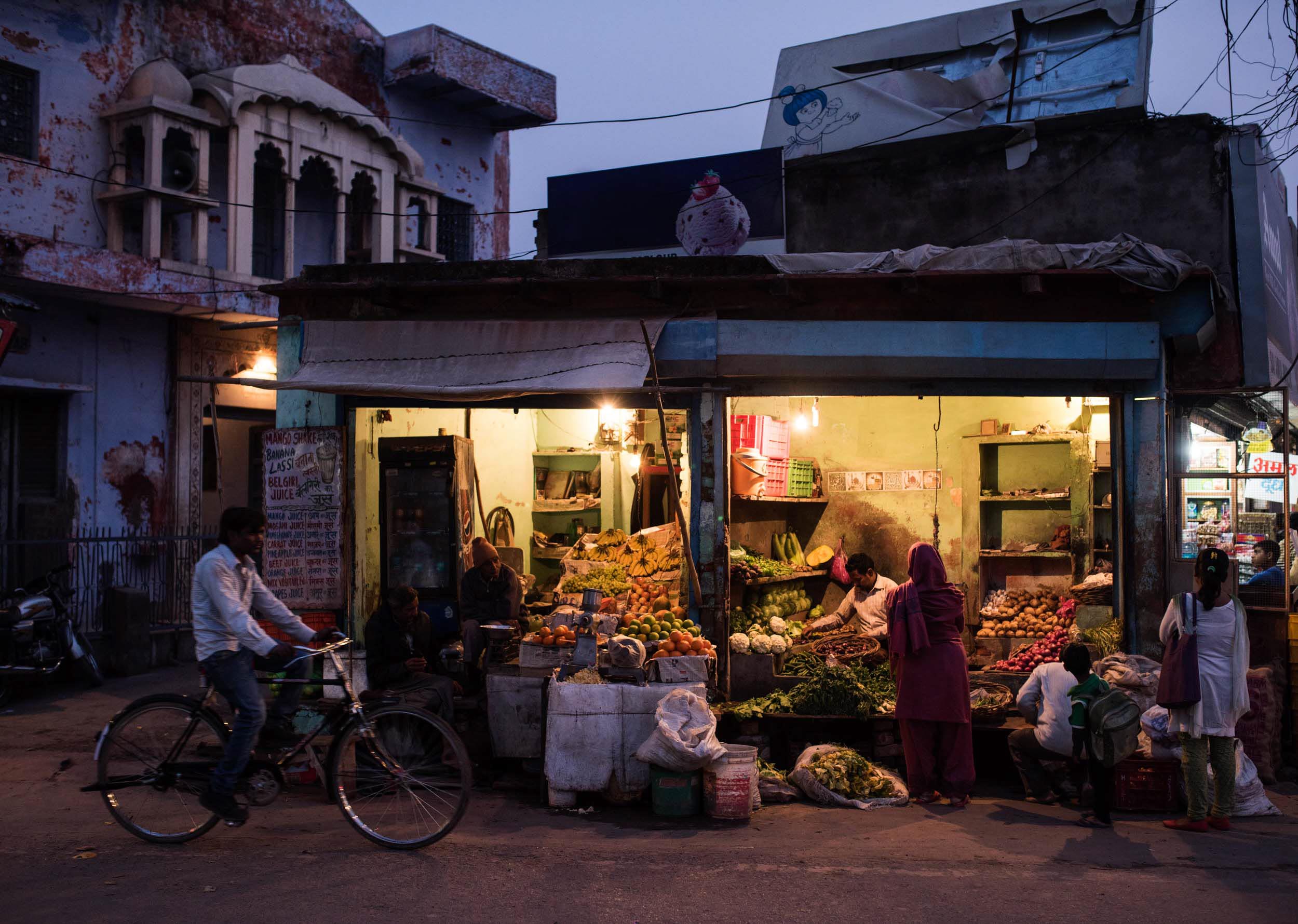 shop-dusk-grocer-vegetables-agra-uttar-pradesh-india