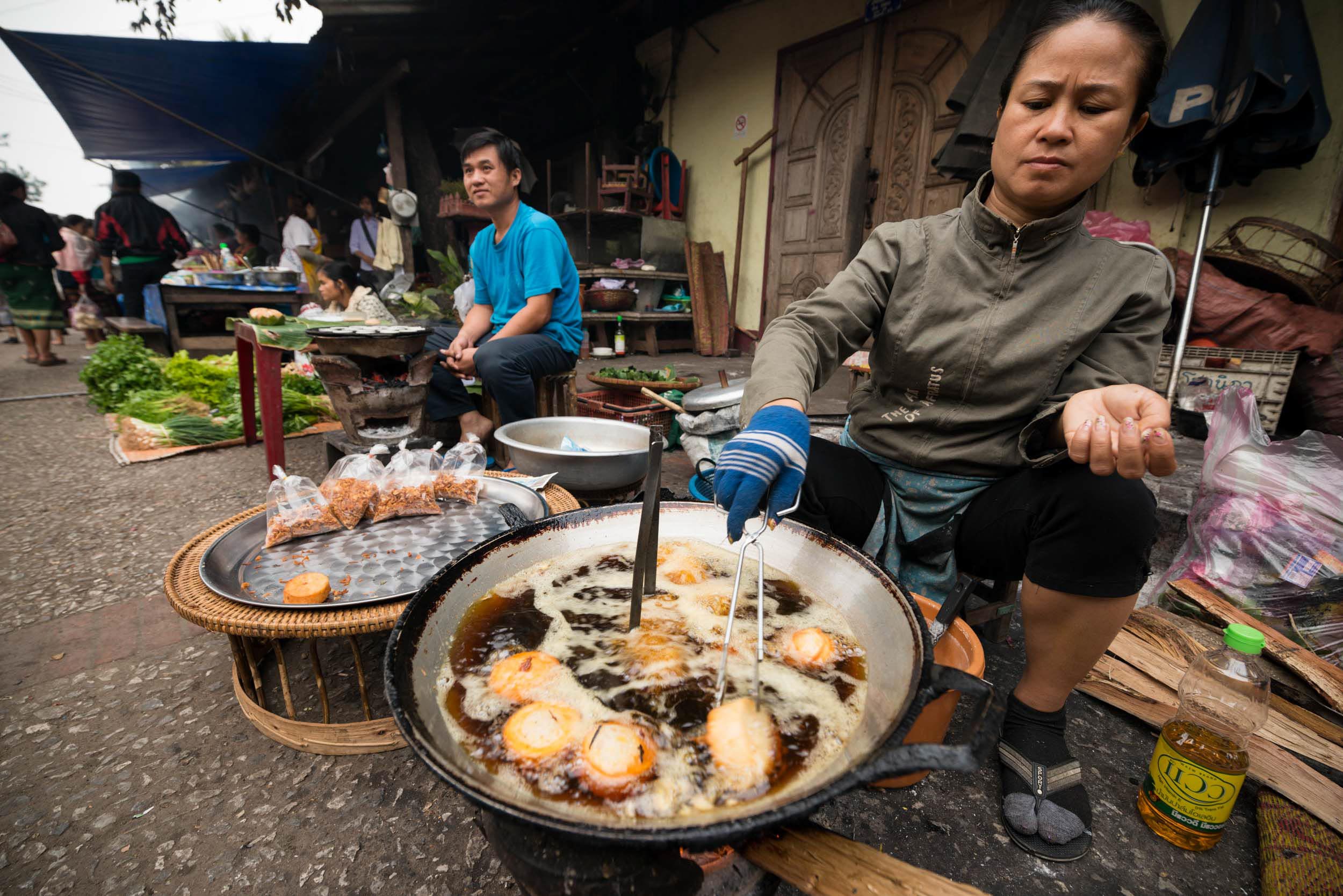 snack-deep-fried-local-market-woman-luang-prabang-laos-asia-food
