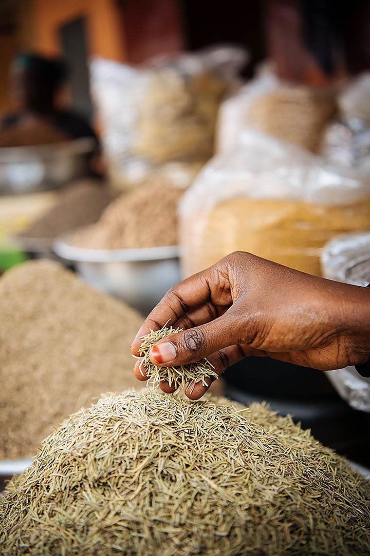 spices-herbs-market-accra-ghana-africa