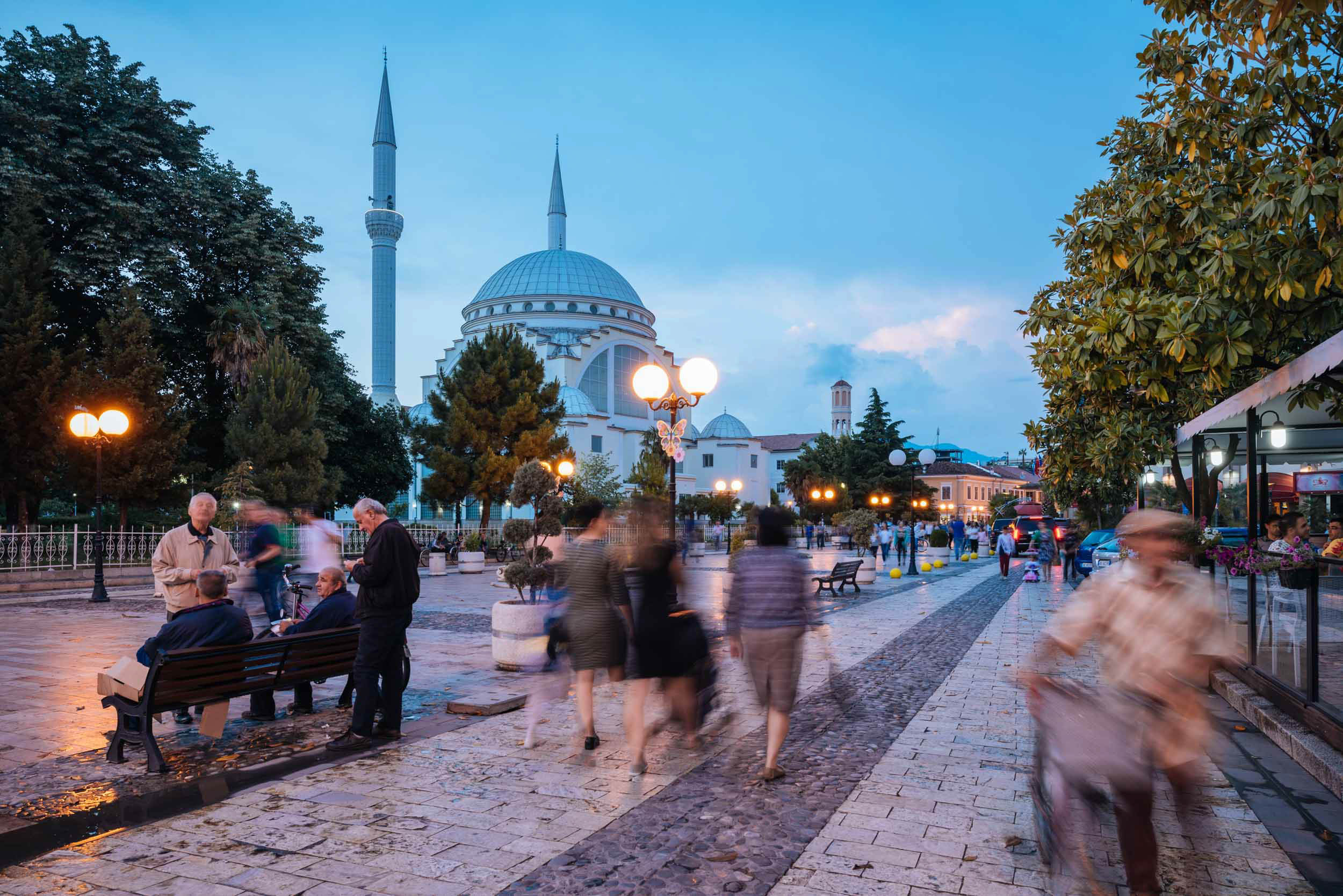 street-shkodra-albania-mosque-muslim-travel