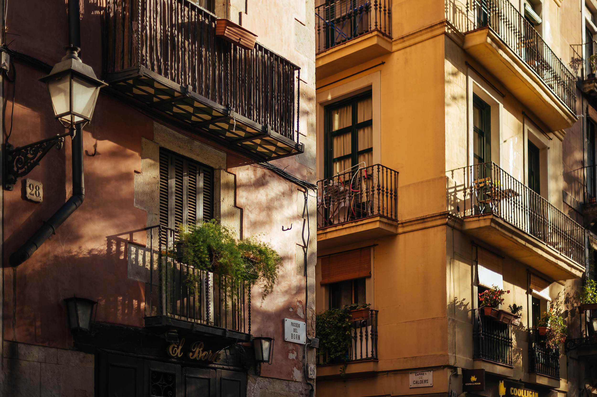 street_barcelona_travel_photographer_spain_tradition