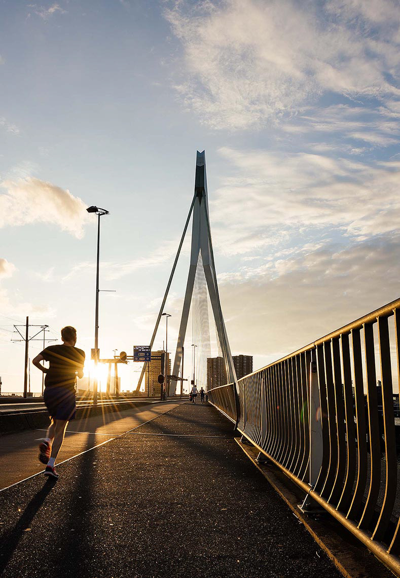 sunset-dusk-runner-exercise-running-road-rotterdam-netherlands-holland