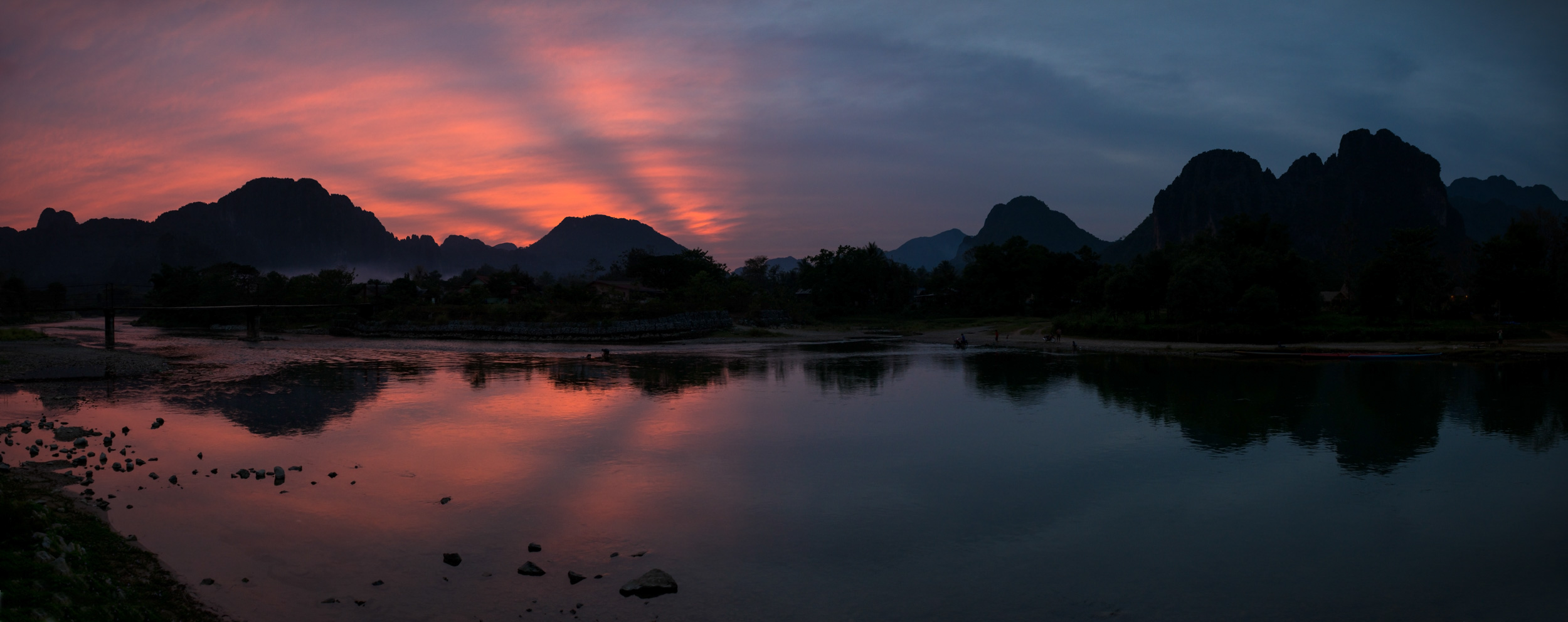 sunset-panoramic-twilight-outdoors-river-vang-vieng-laos