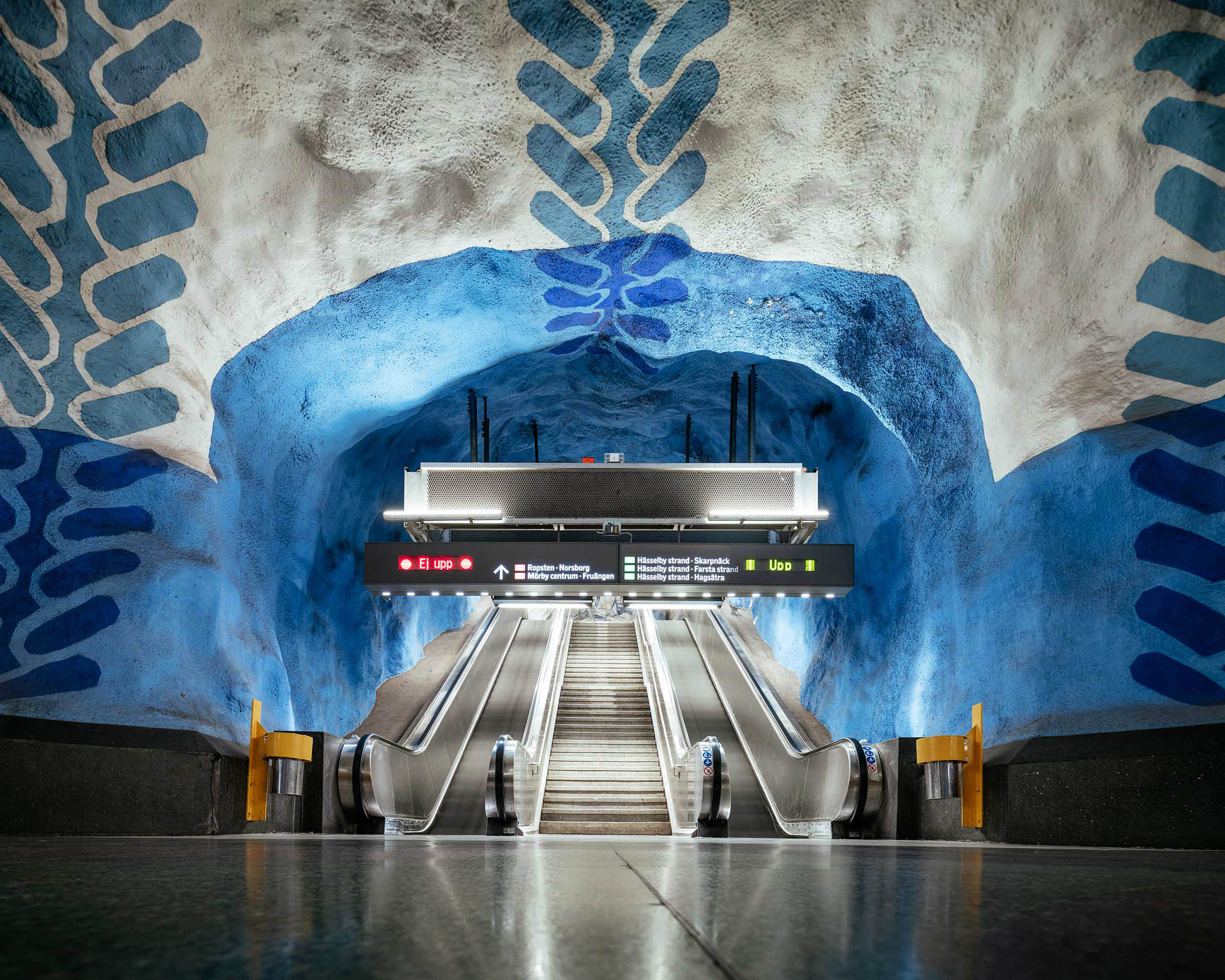 t-centralen_station_metro_underground_architecture_transport_stockholm_sweden