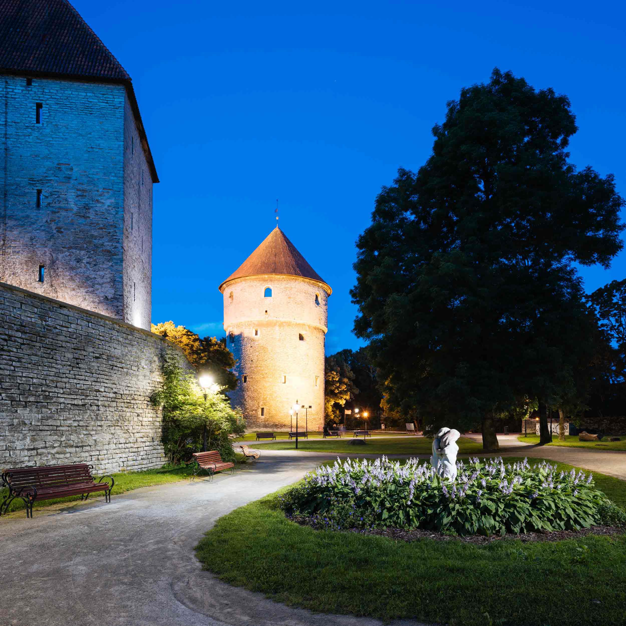 town-night-nobody-tallinn-estonia-baltic