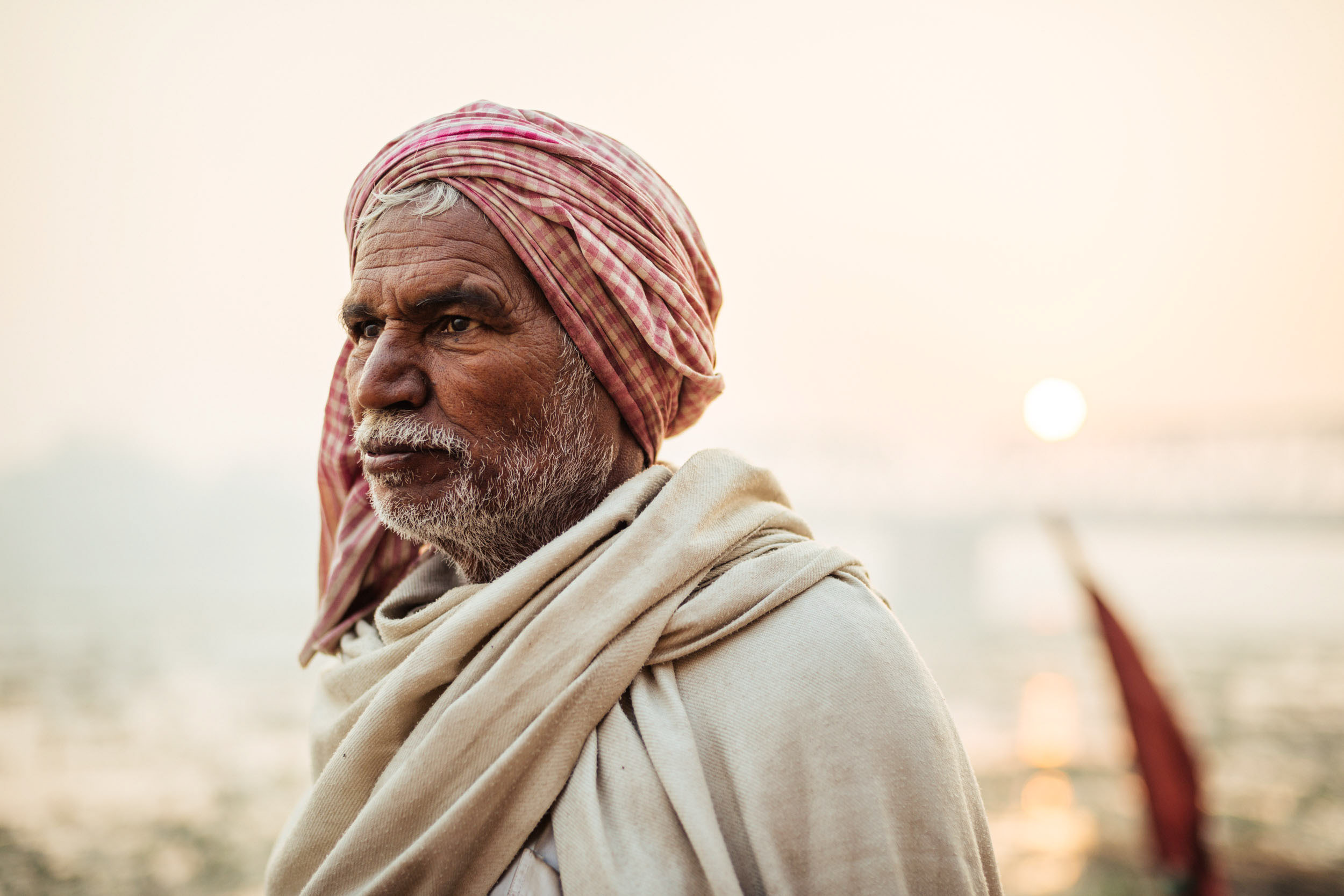 travel-portrait-man-dawn-atmosphere-tradition-mathura-india