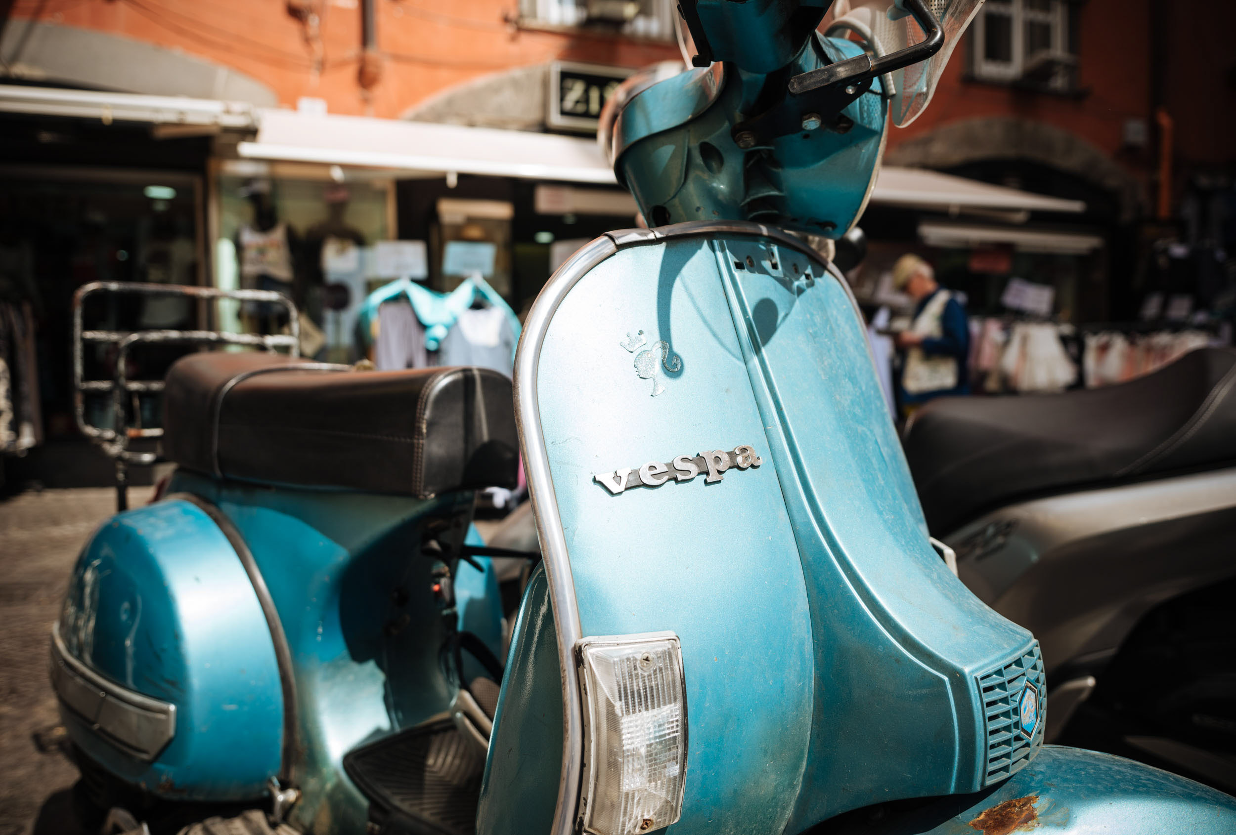 vespa-vehicle-moped-naples-italy-europe