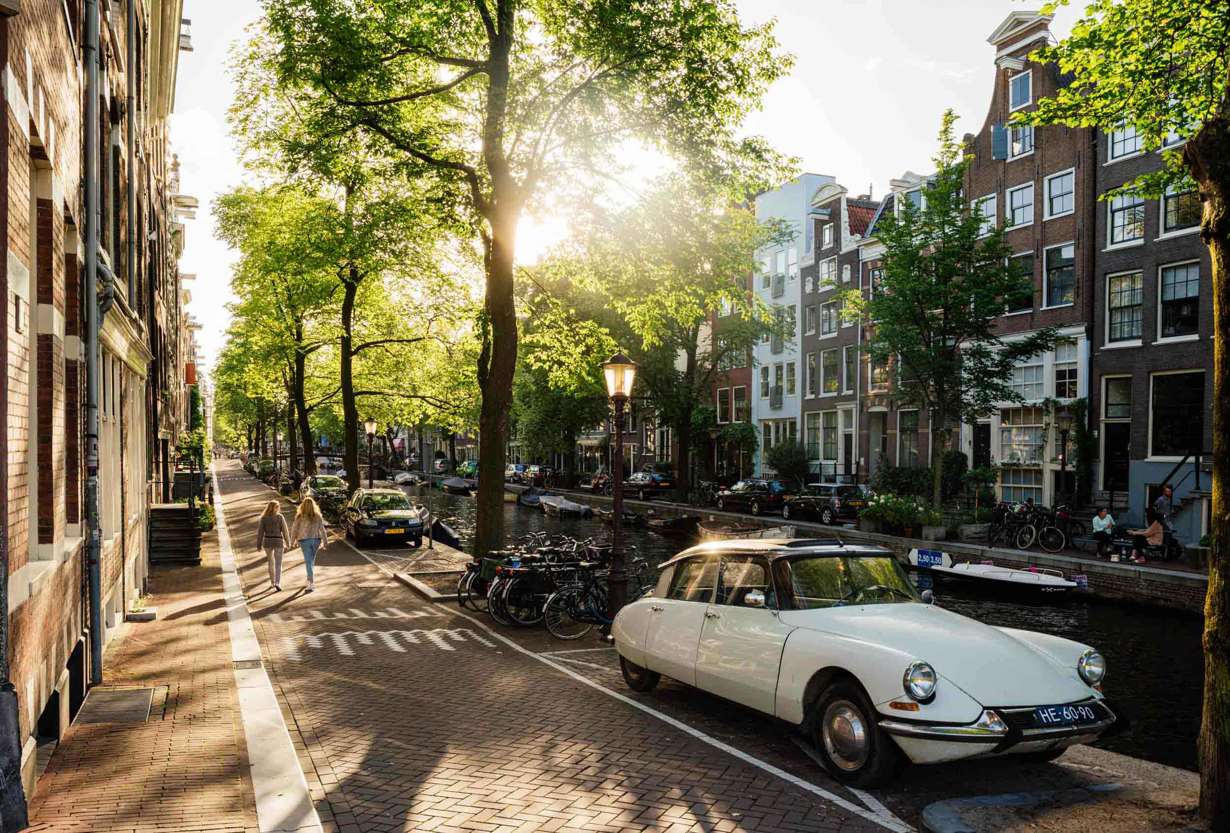 vintage-citroen-car-street-jordaan-amsterdam-netherlands-holland