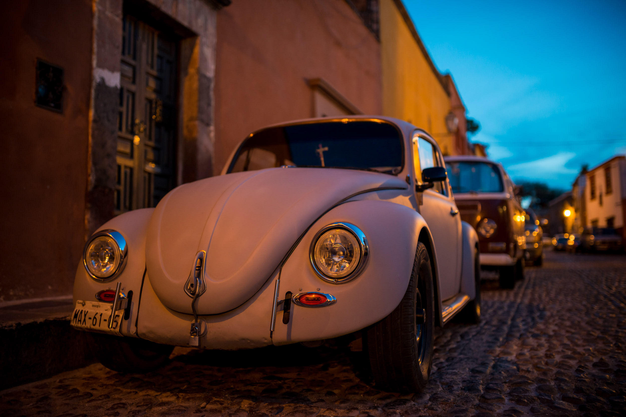 volkswagon-beetle-vw-car-street-night-san-miguel-de-allende-guanajuato-mexico